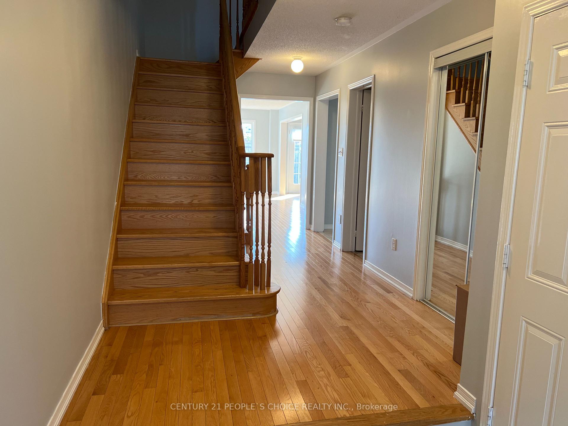 Photo 5 of 88 Delport Close, Brampton, Bram East — HOMEH