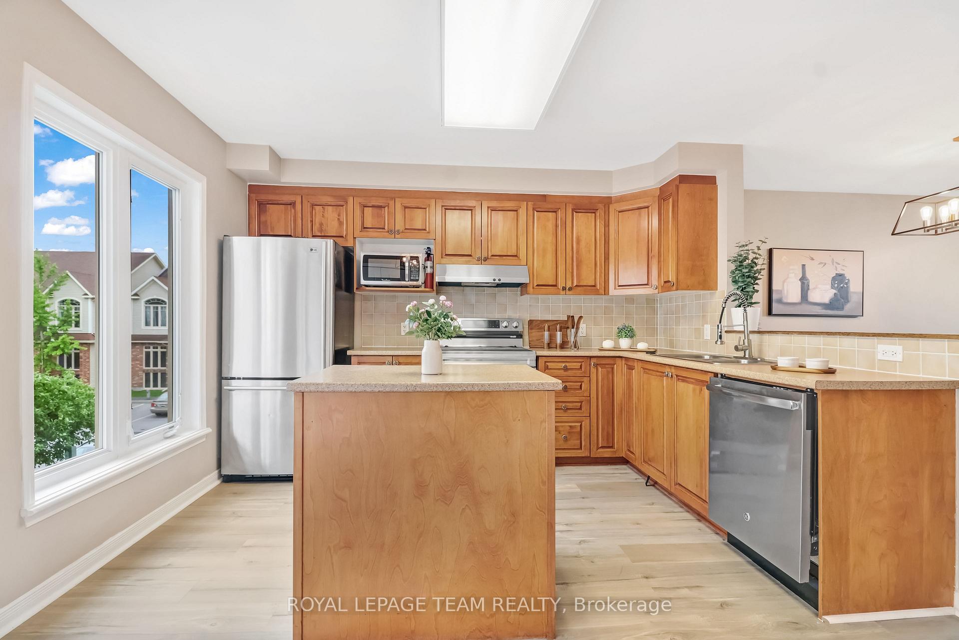 Photo 12 of 280 Keltie Private, Ottawa, Barrhaven - Longfields — HOMEH