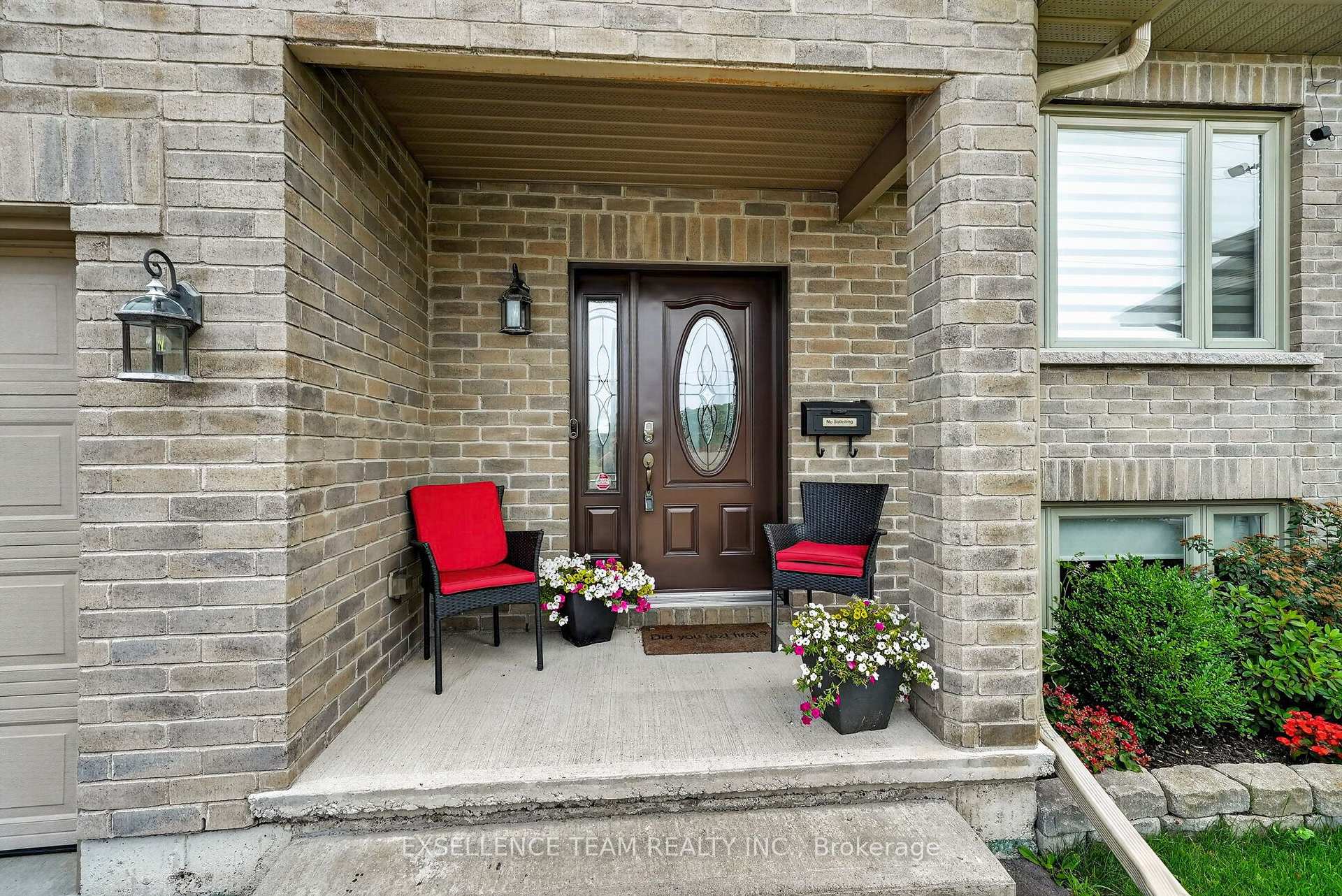 Photo 2 of 1159 Montreal Road, Cornwall, Cornwall — HOMEH