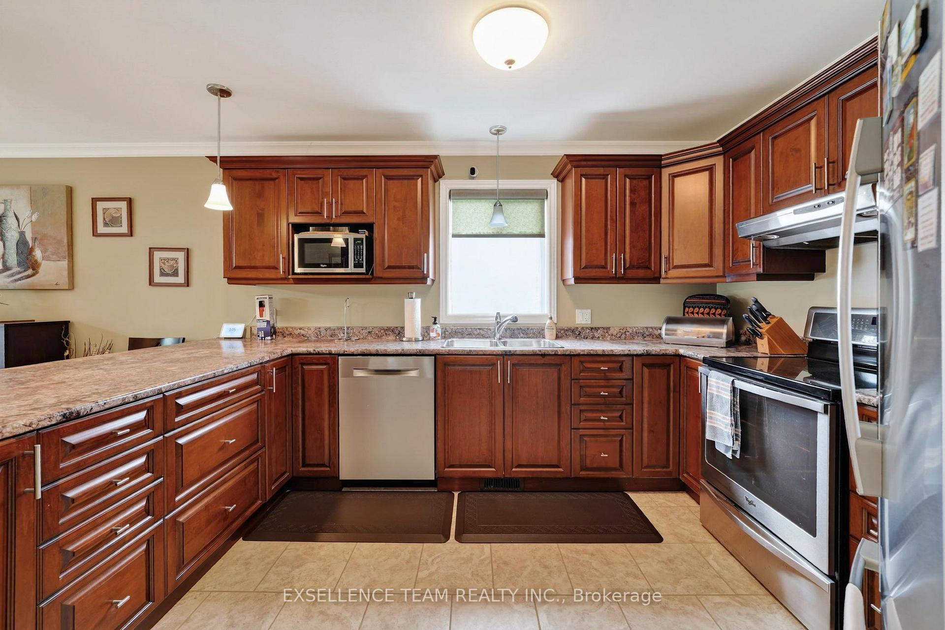 Photo 8 of 1159 Montreal Road, Cornwall, Cornwall — HOMEH