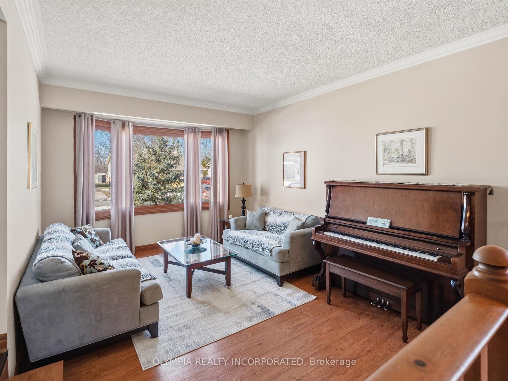 Photo 3 of 3640 Rapids View Drive, Niagara Falls, Chippawa — HOMEH
