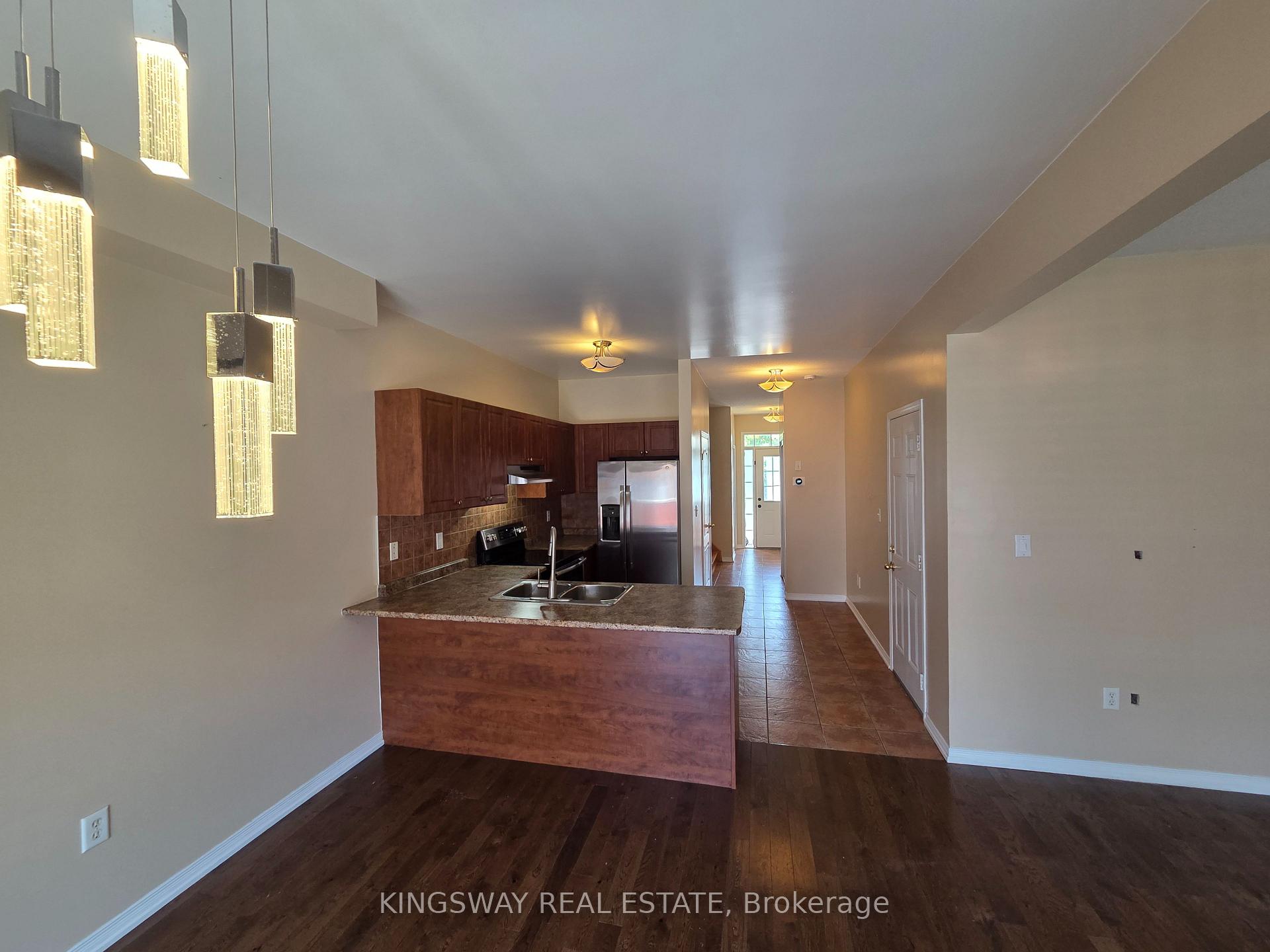 Photo 32 of 28 Tidemore Heights, Hamilton, Lakeshore — HOMEH