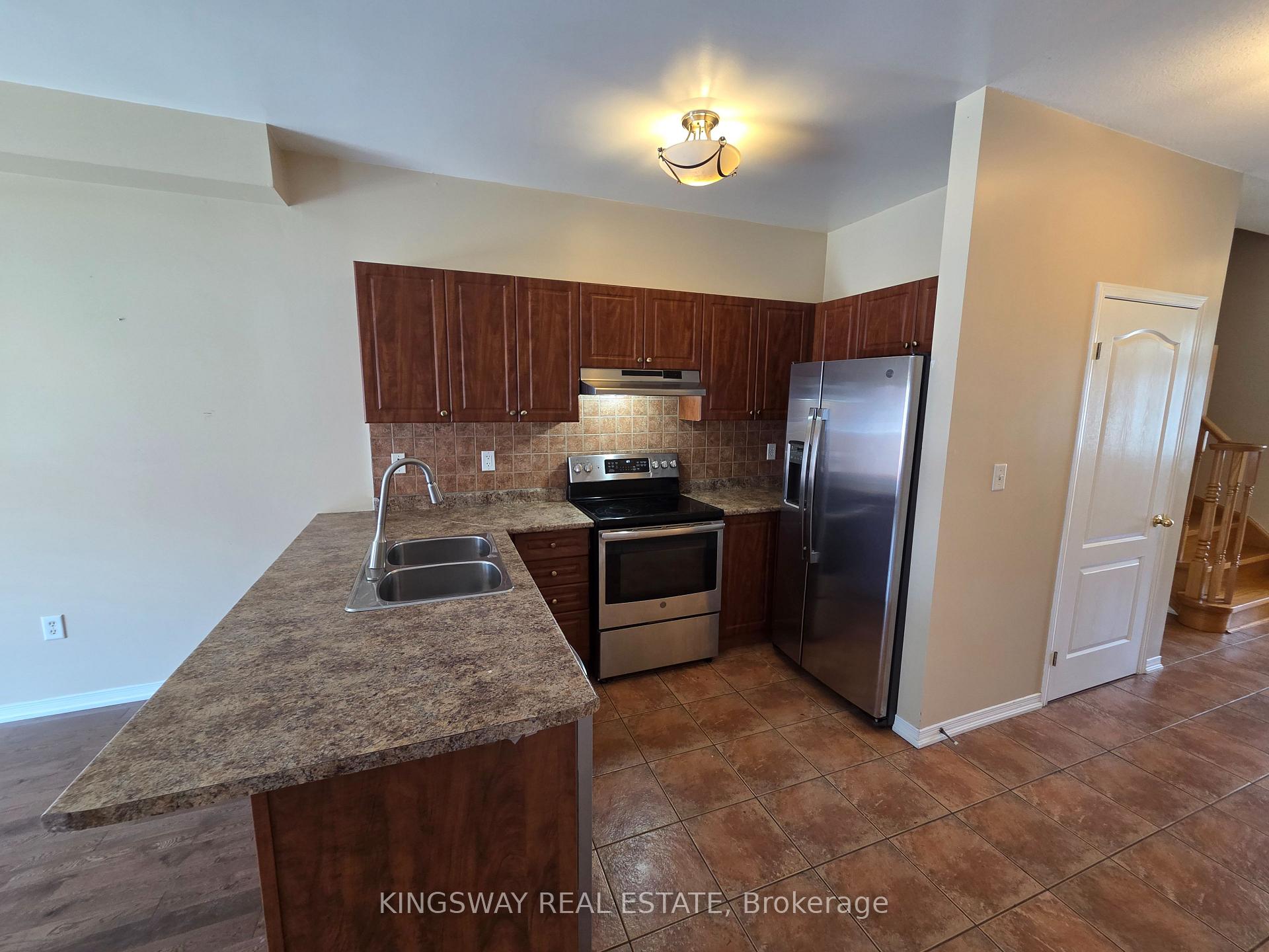 Photo 33 of 28 Tidemore Heights, Hamilton, Lakeshore — HOMEH