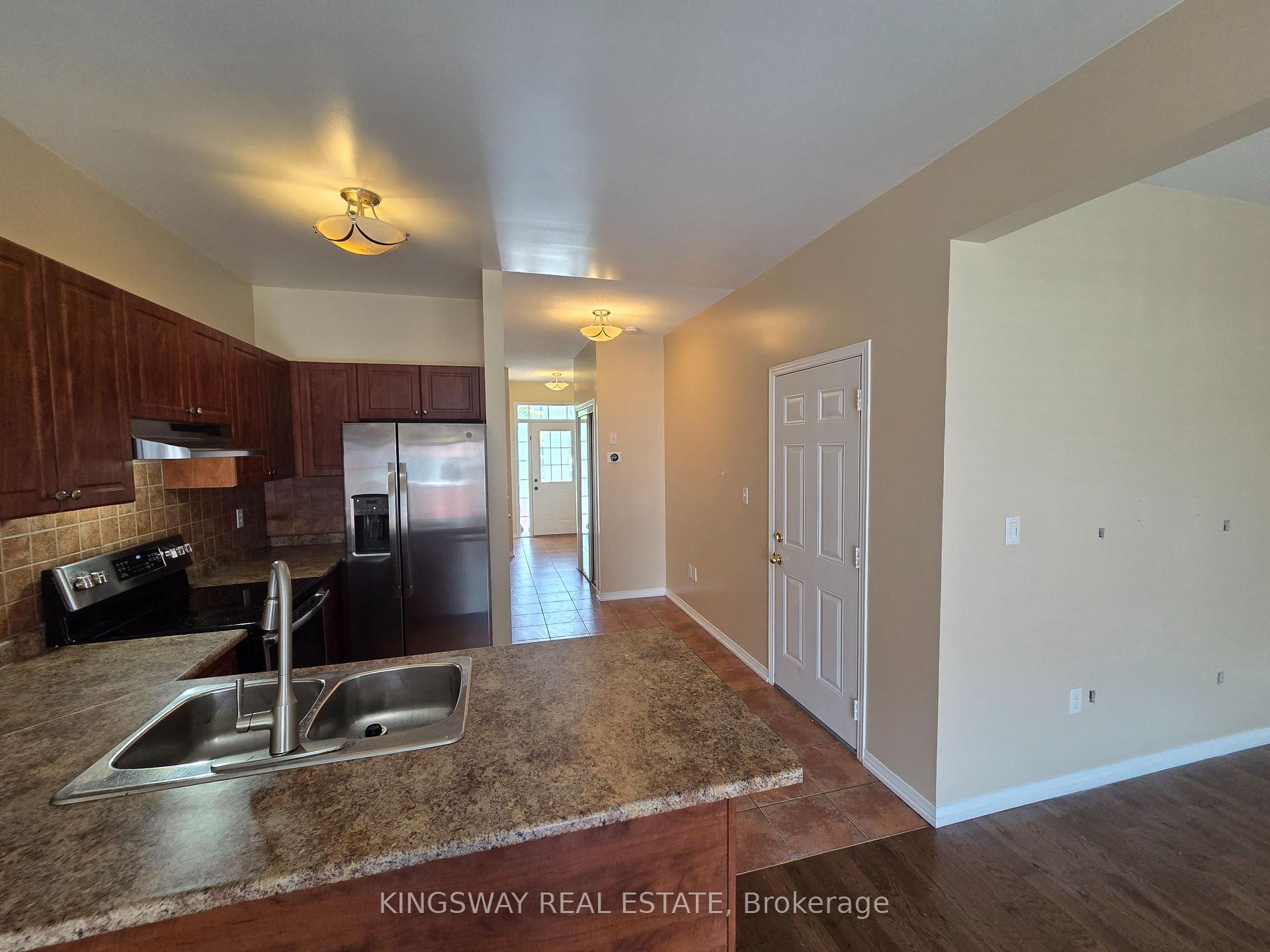 Photo 34 of 28 Tidemore Heights, Hamilton, Lakeshore — HOMEH