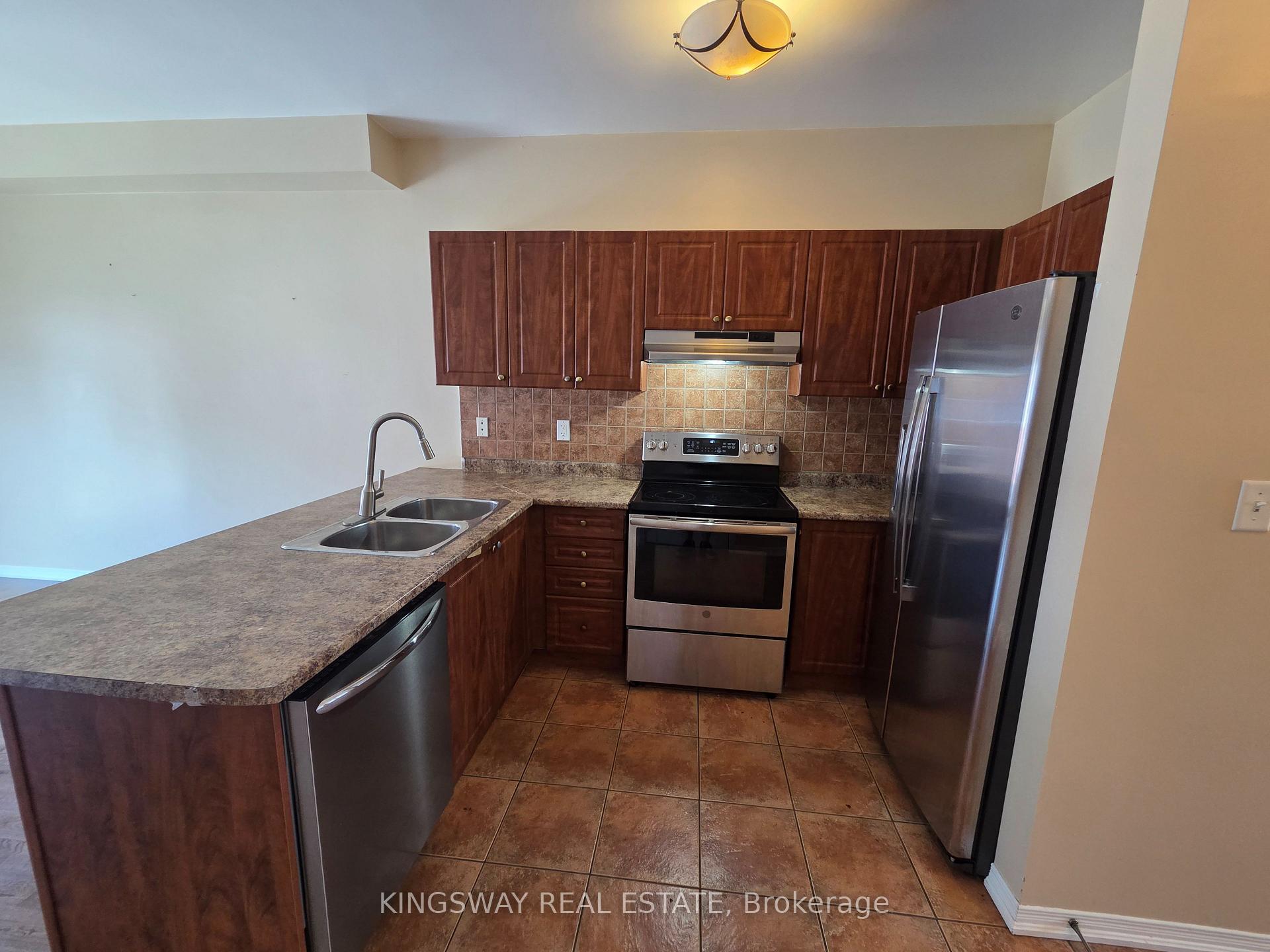 Photo 35 of 28 Tidemore Heights, Hamilton, Lakeshore — HOMEH