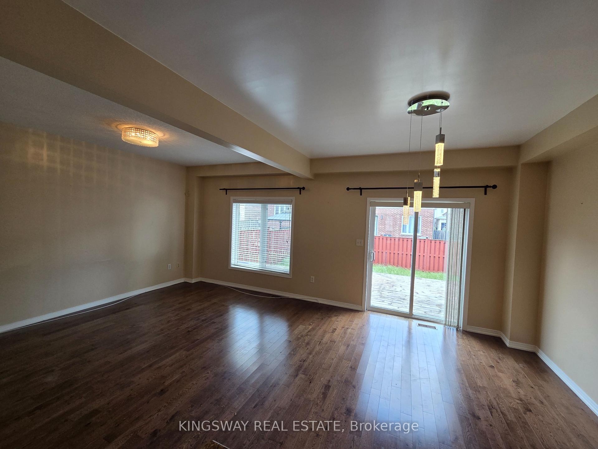 Photo 37 of 28 Tidemore Heights, Hamilton, Lakeshore — HOMEH