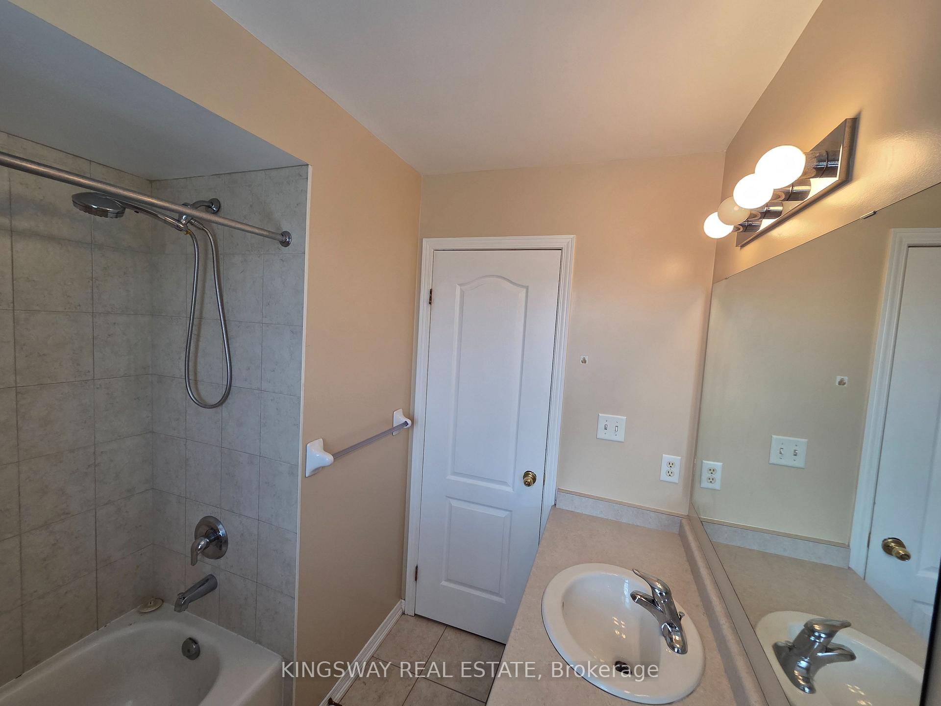 Photo 43 of 28 Tidemore Heights, Hamilton, Lakeshore — HOMEH