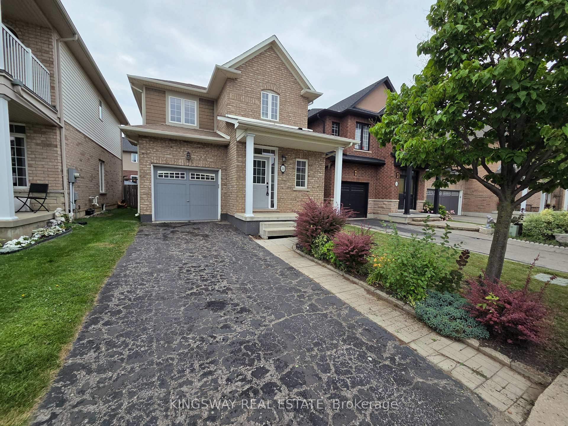 Photo 2 of 28 Tidemore Heights, Hamilton, Lakeshore — HOMEH
