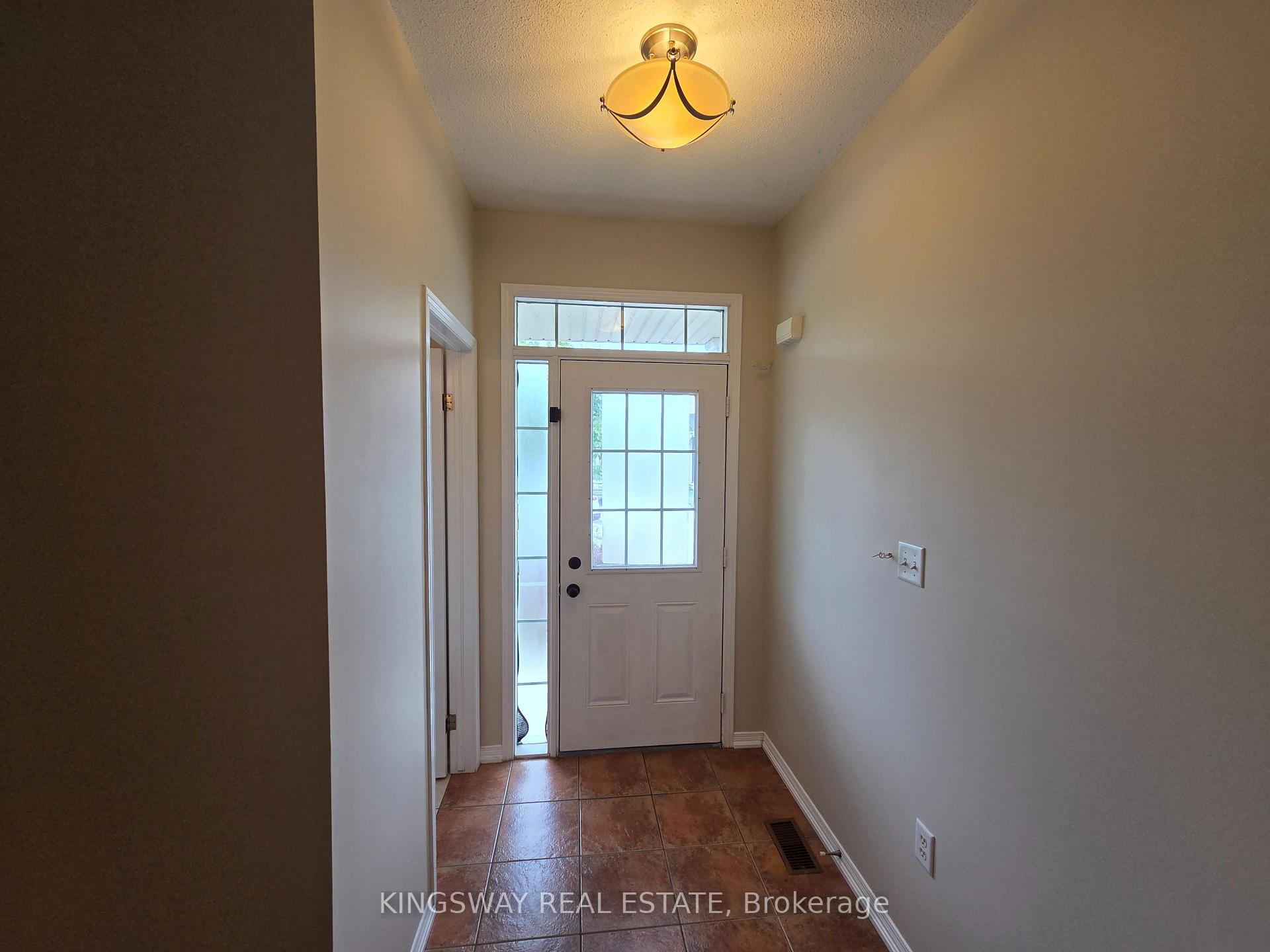 Photo 4 of 28 Tidemore Heights, Hamilton, Lakeshore — HOMEH