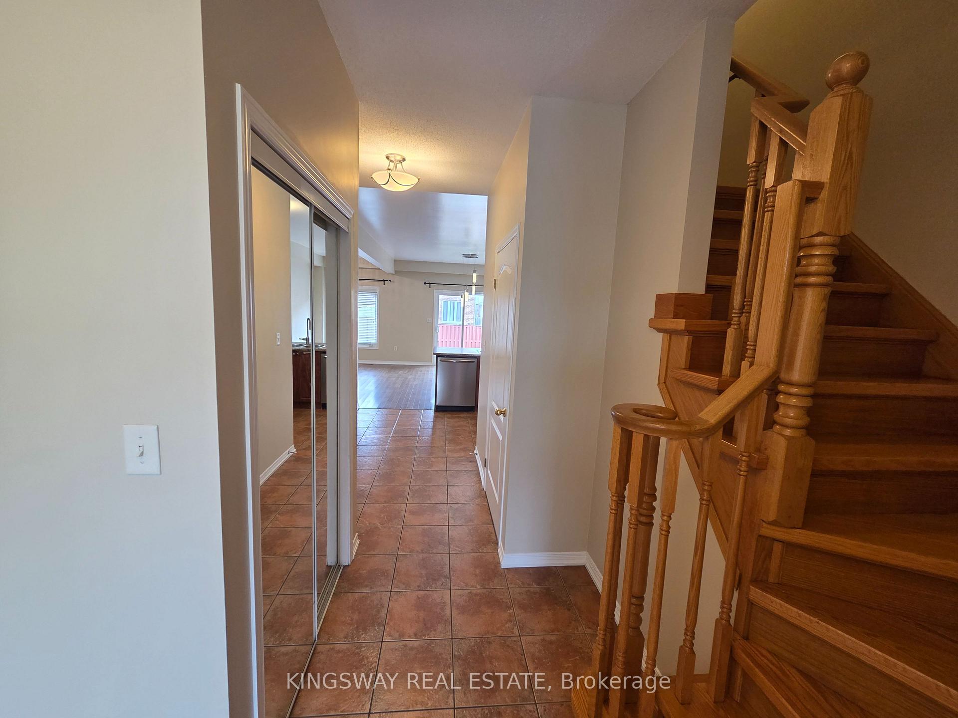 Photo 5 of 28 Tidemore Heights, Hamilton, Lakeshore — HOMEH