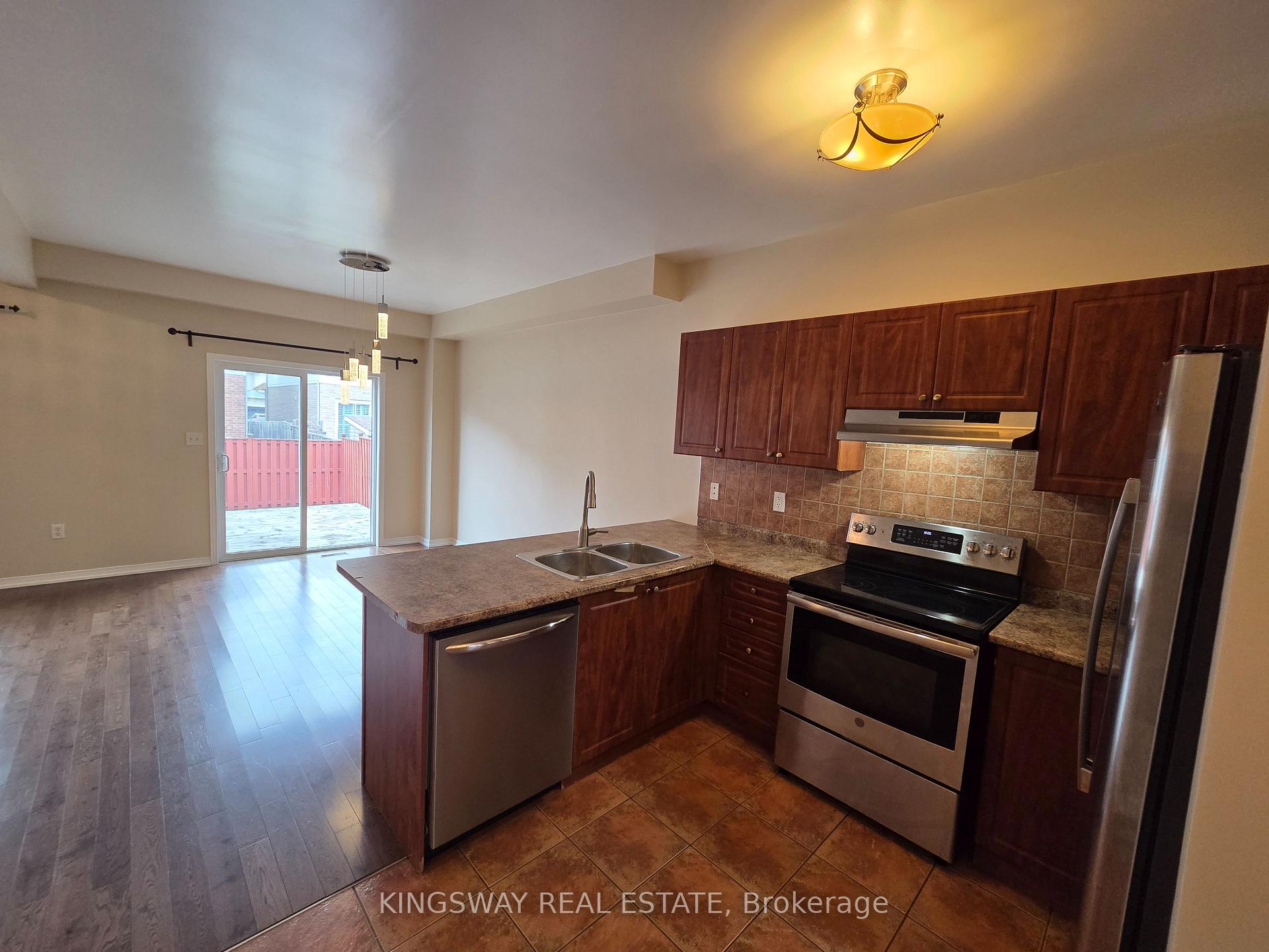 Photo 6 of 28 Tidemore Heights, Hamilton, Lakeshore — HOMEH