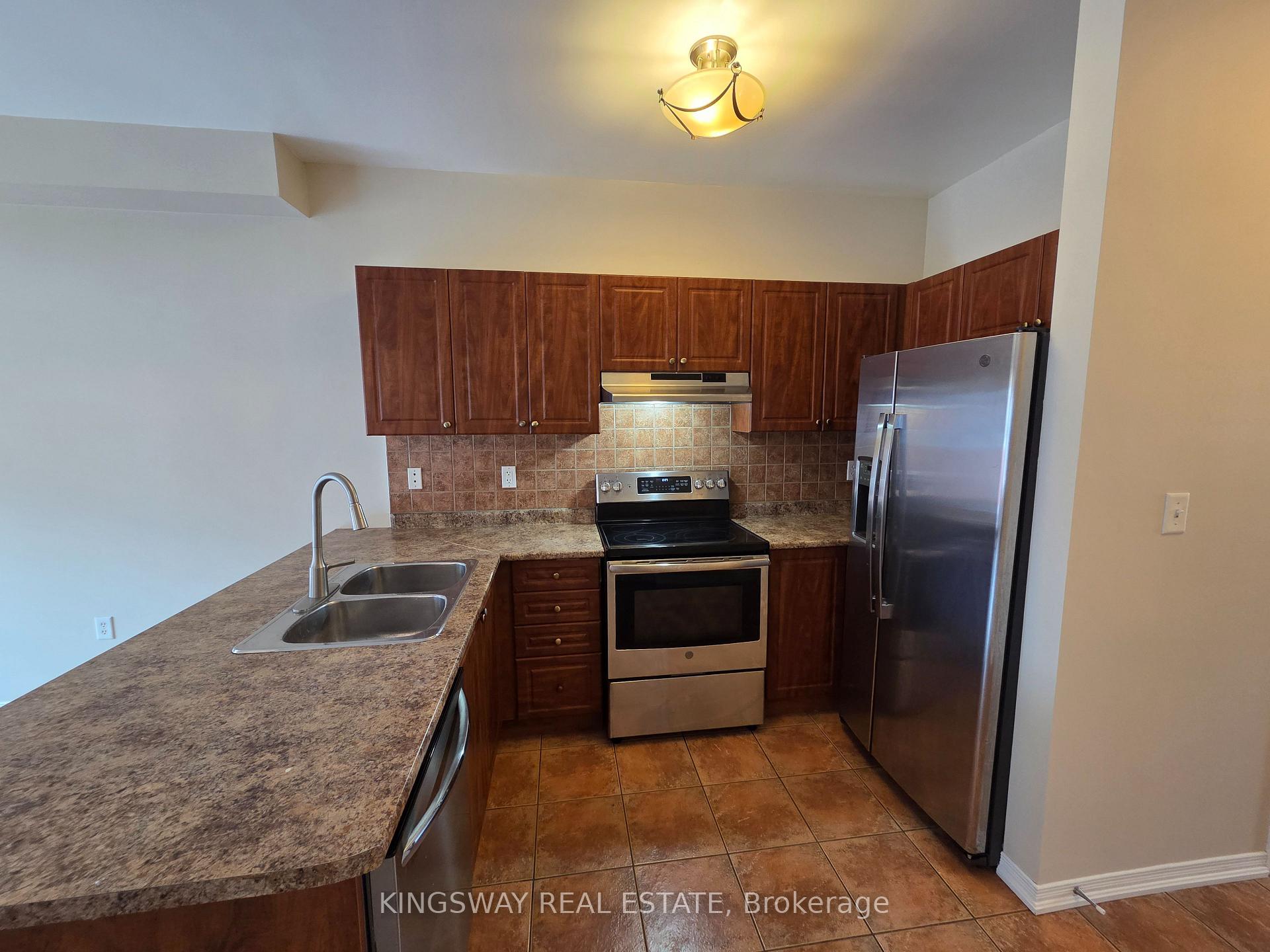 Photo 7 of 28 Tidemore Heights, Hamilton, Lakeshore — HOMEH