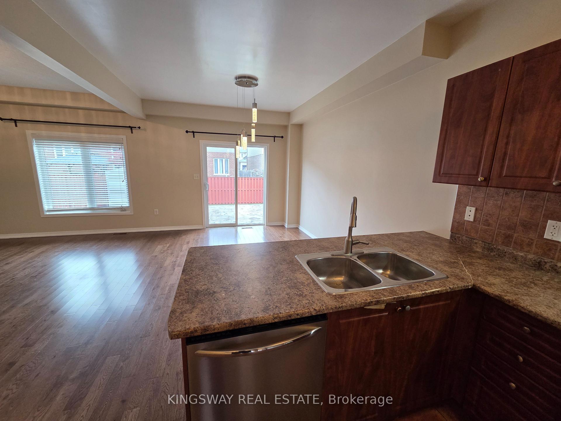 Photo 8 of 28 Tidemore Heights, Hamilton, Lakeshore — HOMEH