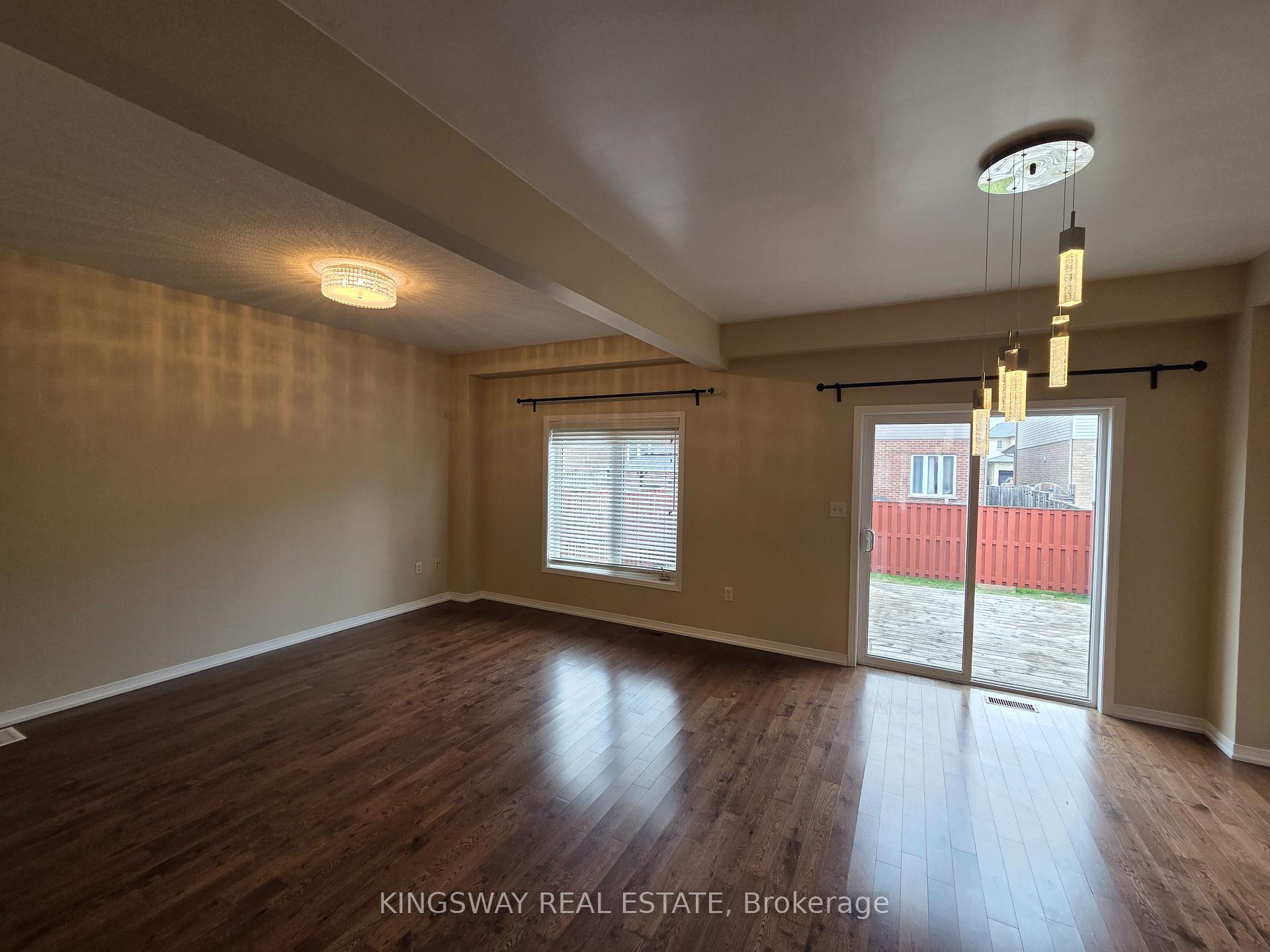 Photo 9 of 28 Tidemore Heights, Hamilton, Lakeshore — HOMEH