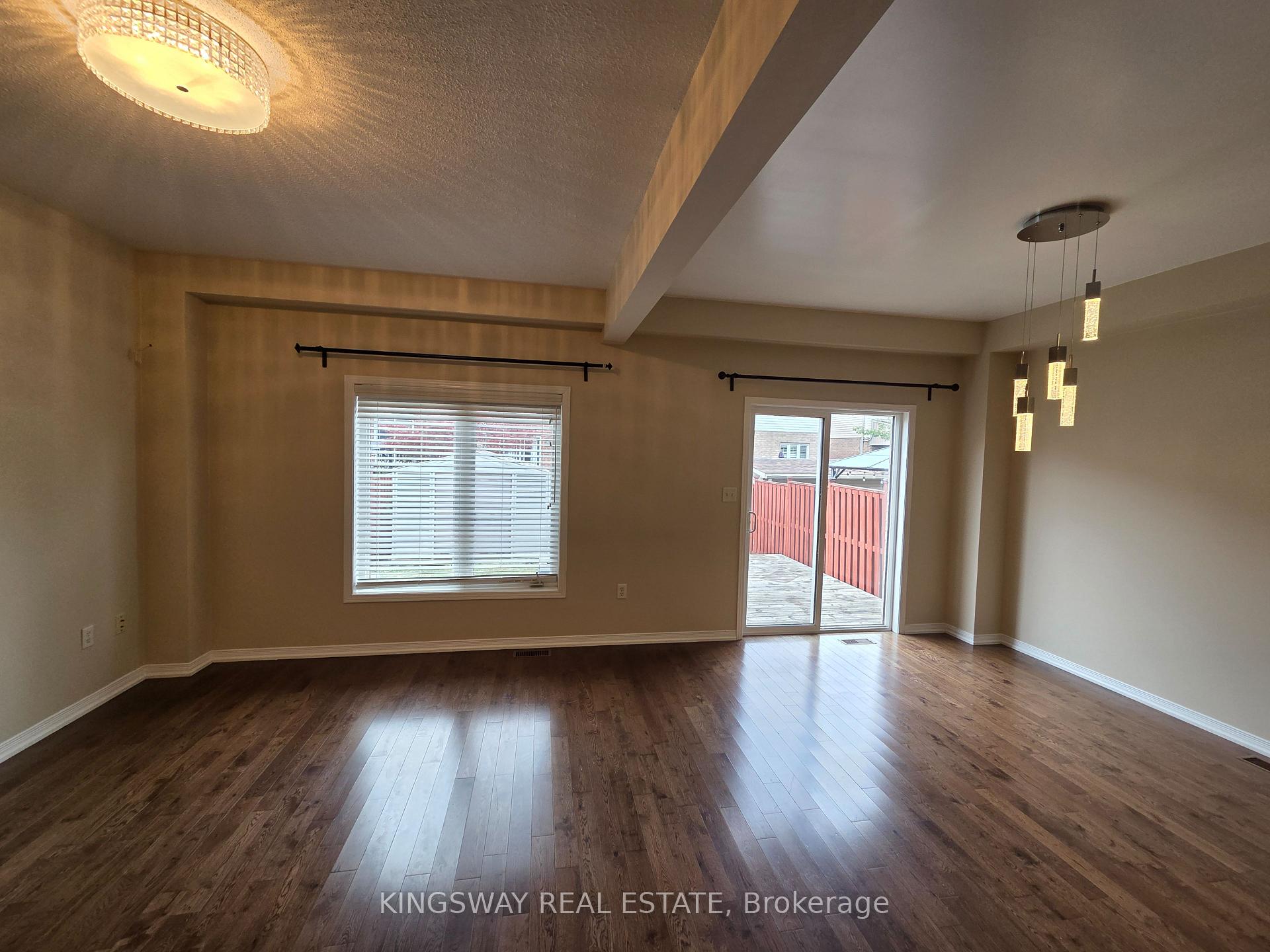 Photo 10 of 28 Tidemore Heights, Hamilton, Lakeshore — HOMEH