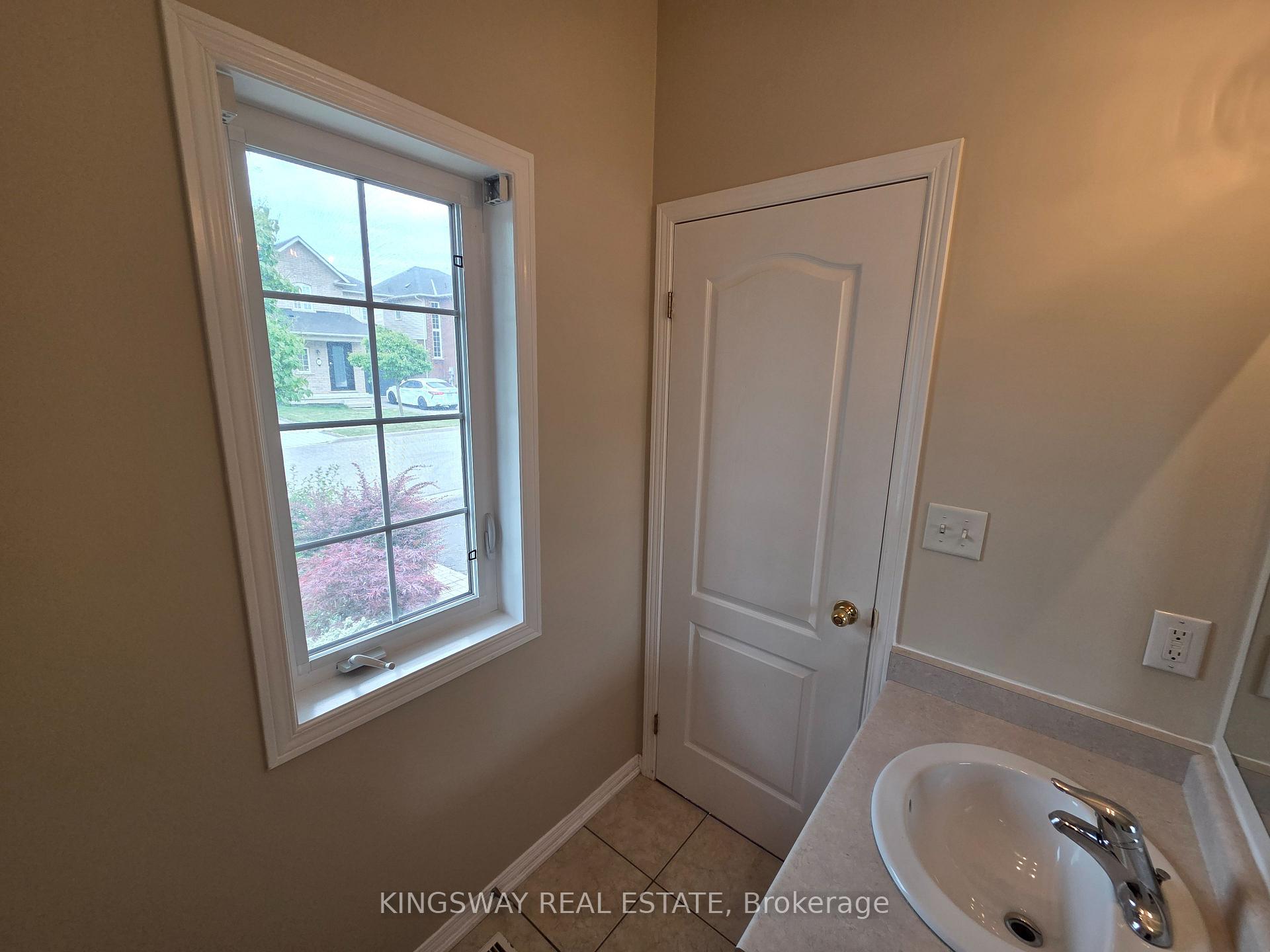 Photo 17 of 28 Tidemore Heights, Hamilton, Lakeshore — HOMEH