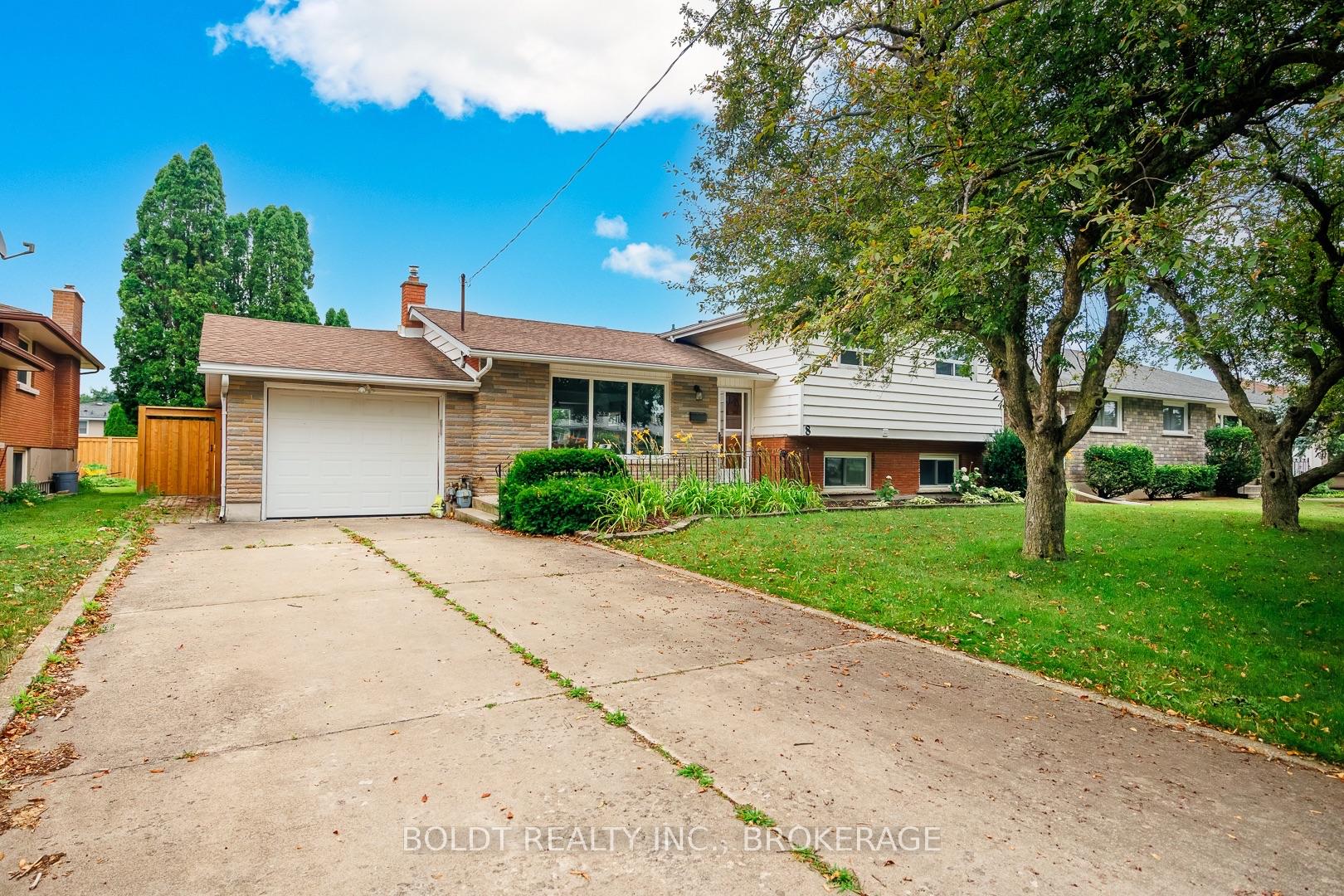Photo 2 of 8 Pamela Drive, Thorold, Confederation Heights — HOMEH