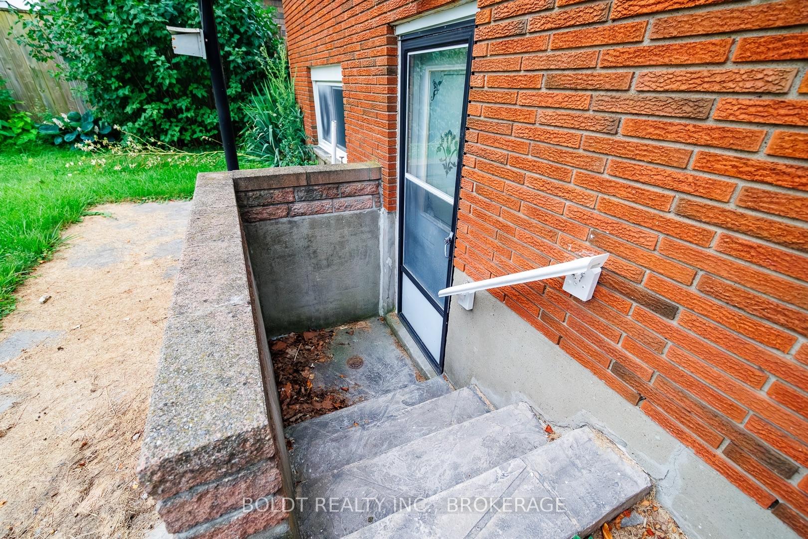 Photo 4 of 8 Pamela Drive, Thorold, Confederation Heights — HOMEH