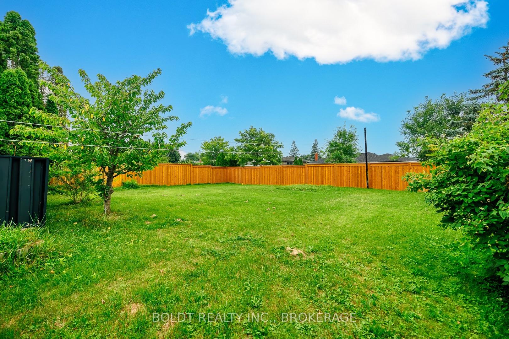 Photo 5 of 8 Pamela Drive, Thorold, Confederation Heights — HOMEH