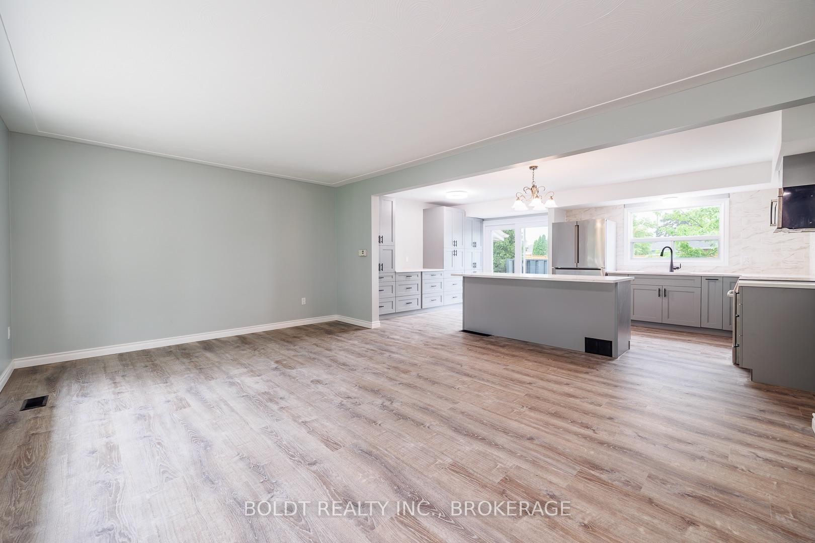 Photo 9 of 8 Pamela Drive, Thorold, Confederation Heights — HOMEH