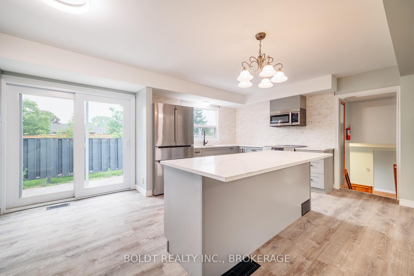 Photo 11 of 8 Pamela Drive, Thorold, Confederation Heights — HOMEH