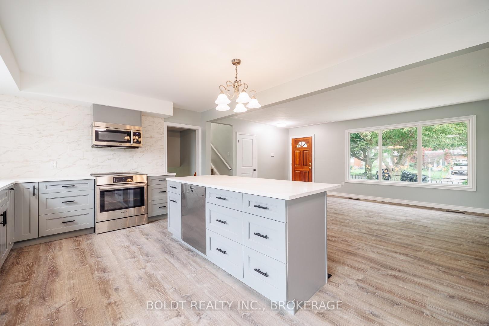 Photo 12 of 8 Pamela Drive, Thorold, Confederation Heights — HOMEH