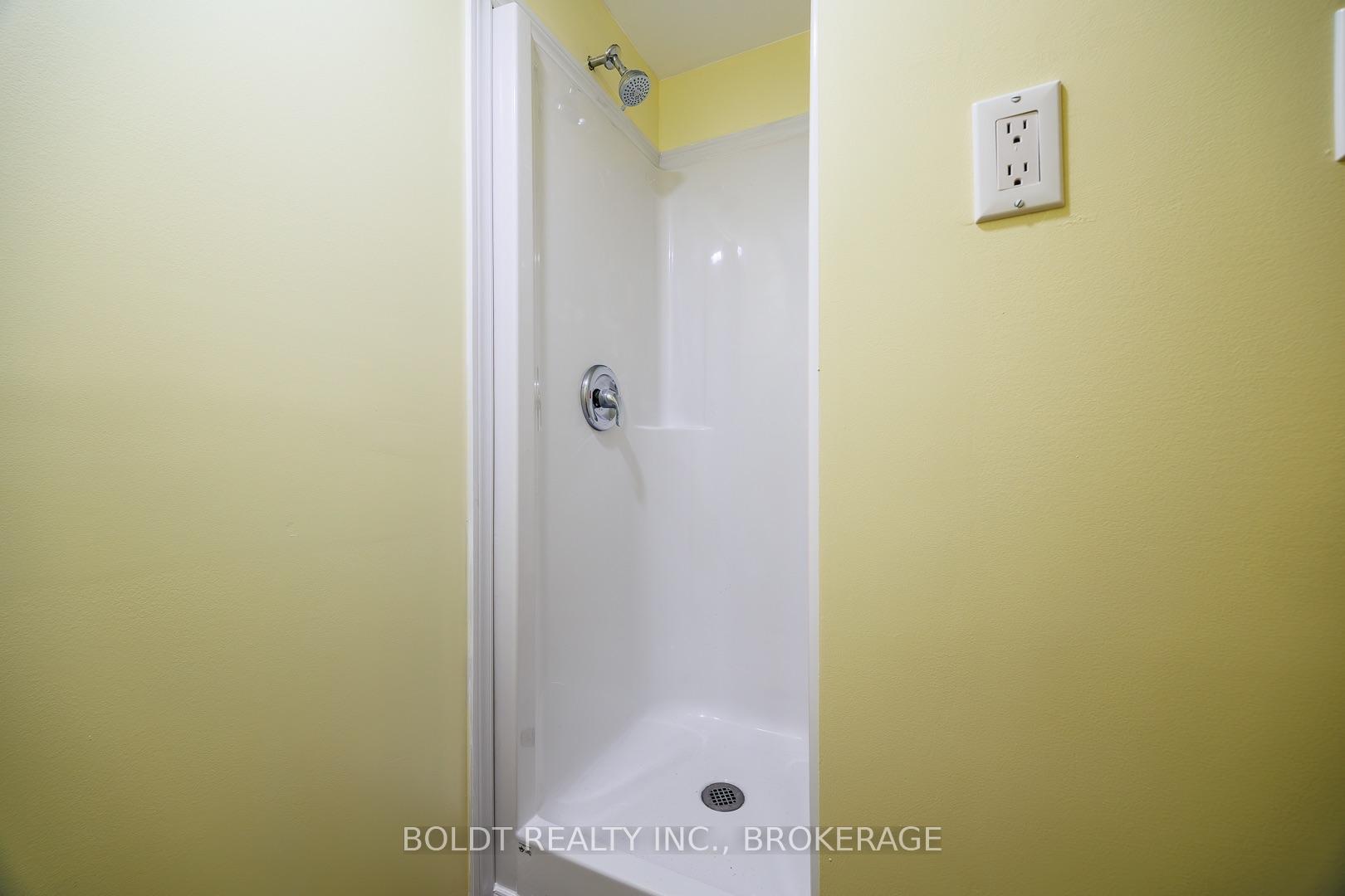 Photo 24 of 8 Pamela Drive, Thorold, Confederation Heights — HOMEH