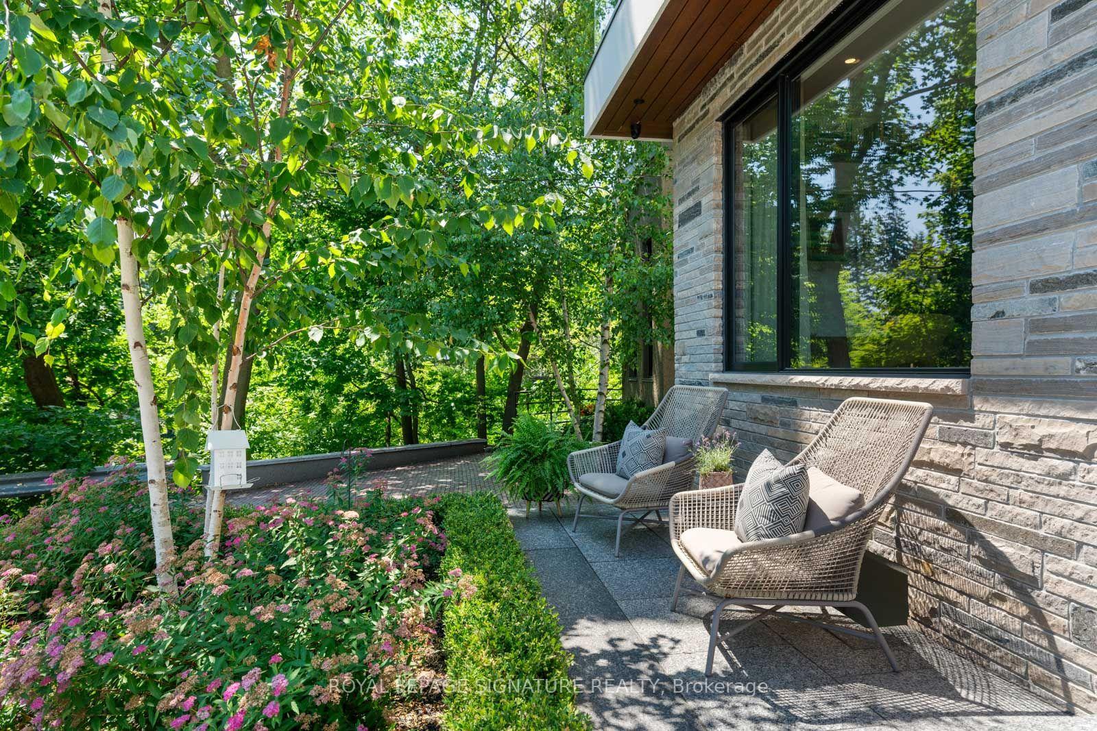 Photo 2 of 20 Duart Park Road, Toronto, The Beaches — HOMEH