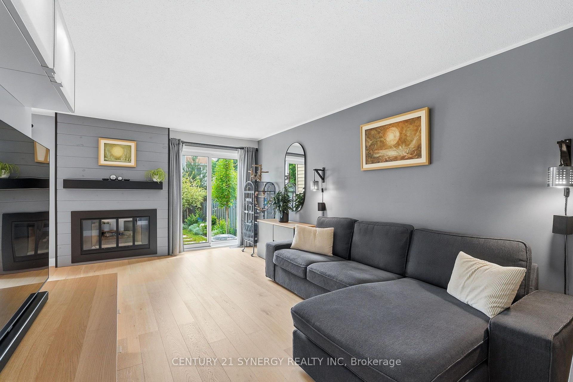 Photo 6 of 6058 Forestglen Crescent, Ottawa, Chapel Hill — HOMEH