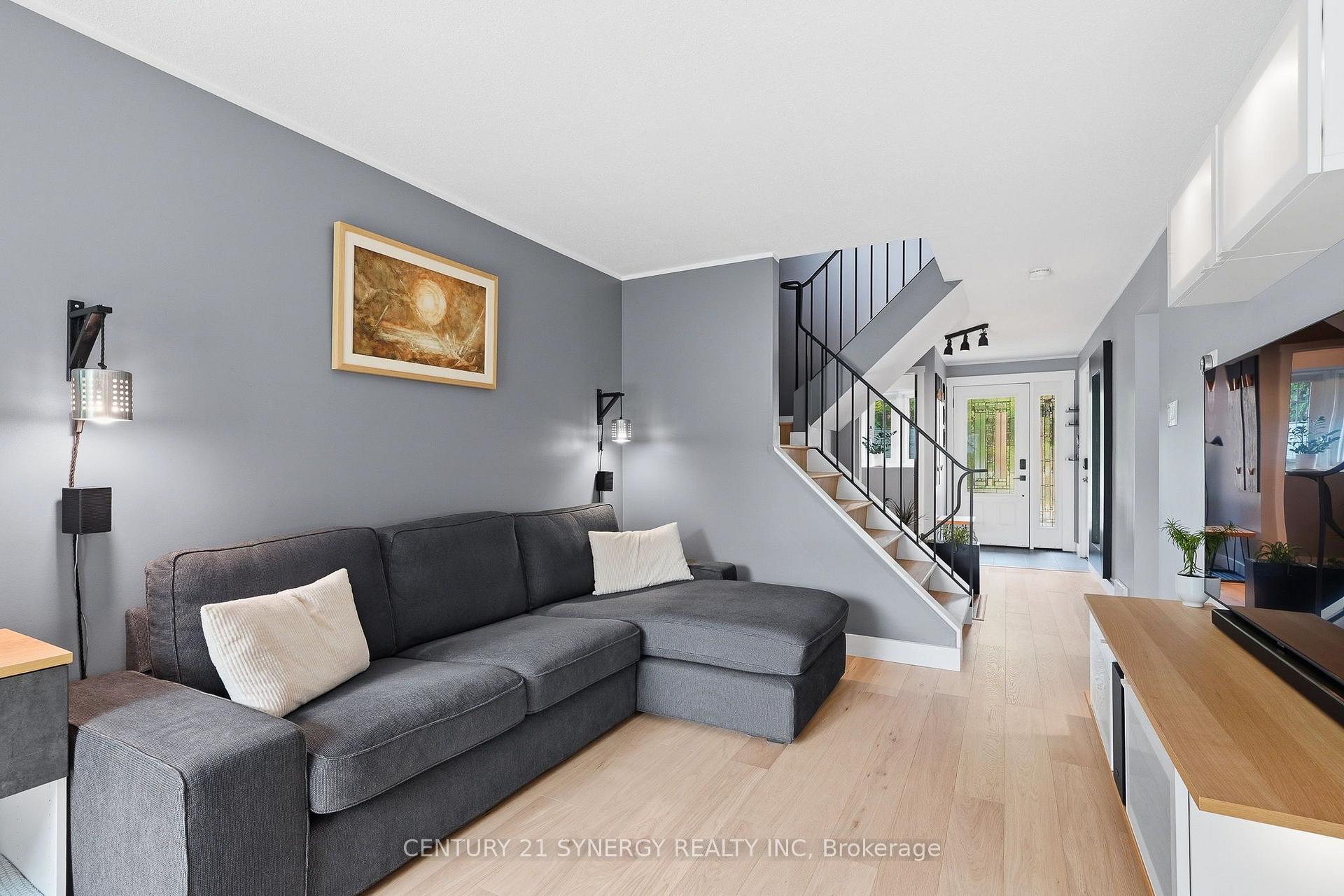 Photo 8 of 6058 Forestglen Crescent, Ottawa, Chapel Hill — HOMEH