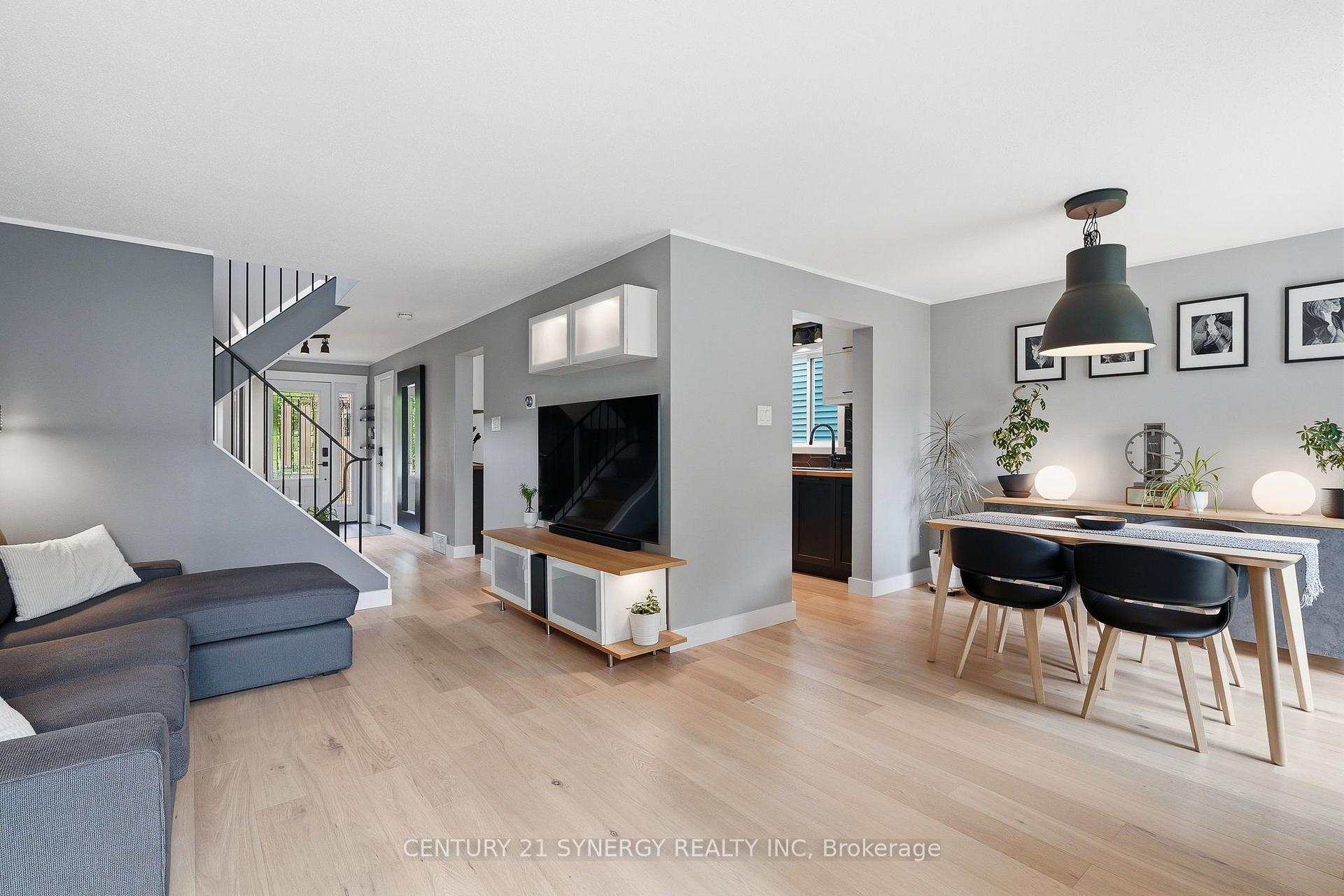 Photo 9 of 6058 Forestglen Crescent, Ottawa, Chapel Hill — HOMEH
