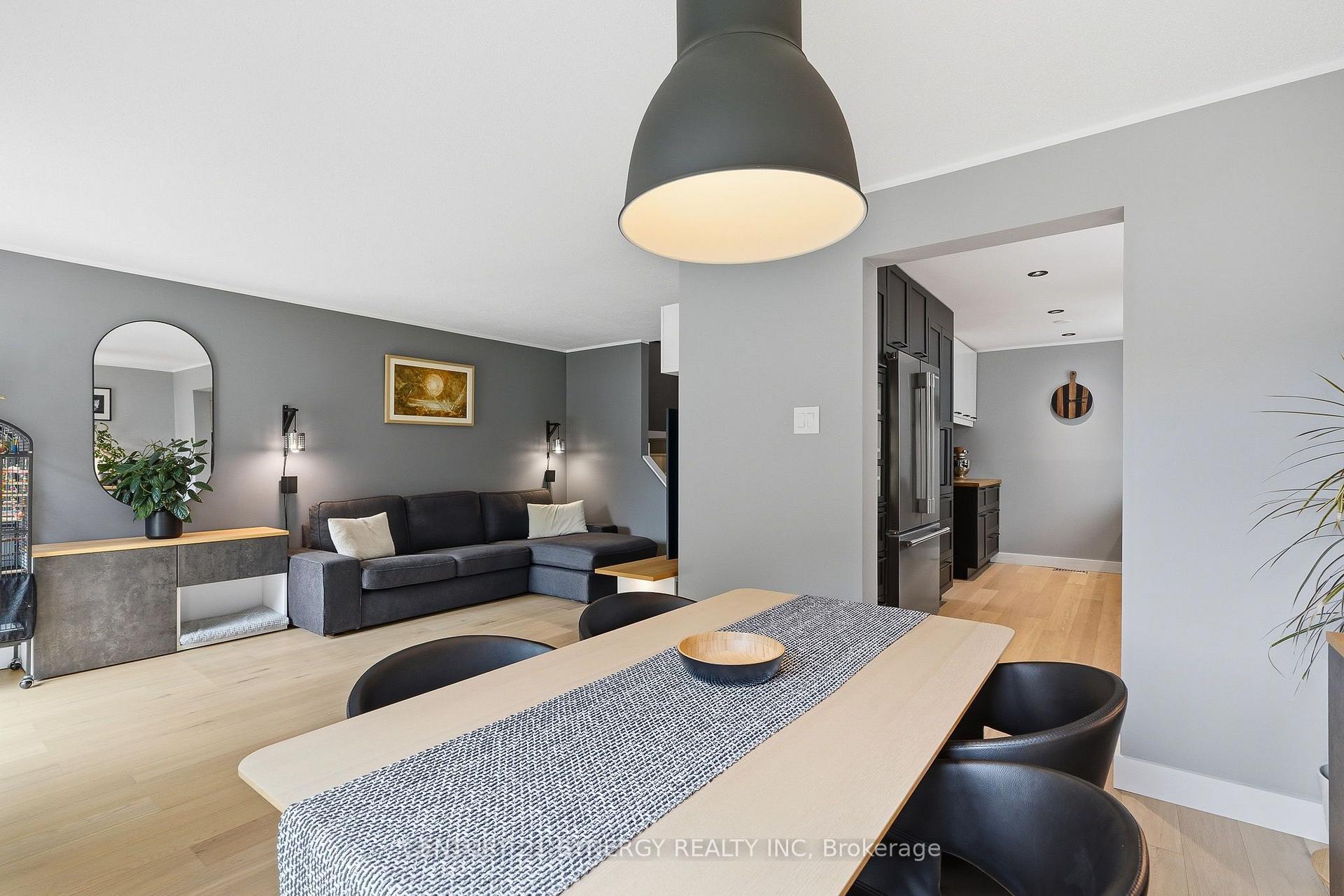 Photo 12 of 6058 Forestglen Crescent, Ottawa, Chapel Hill — HOMEH