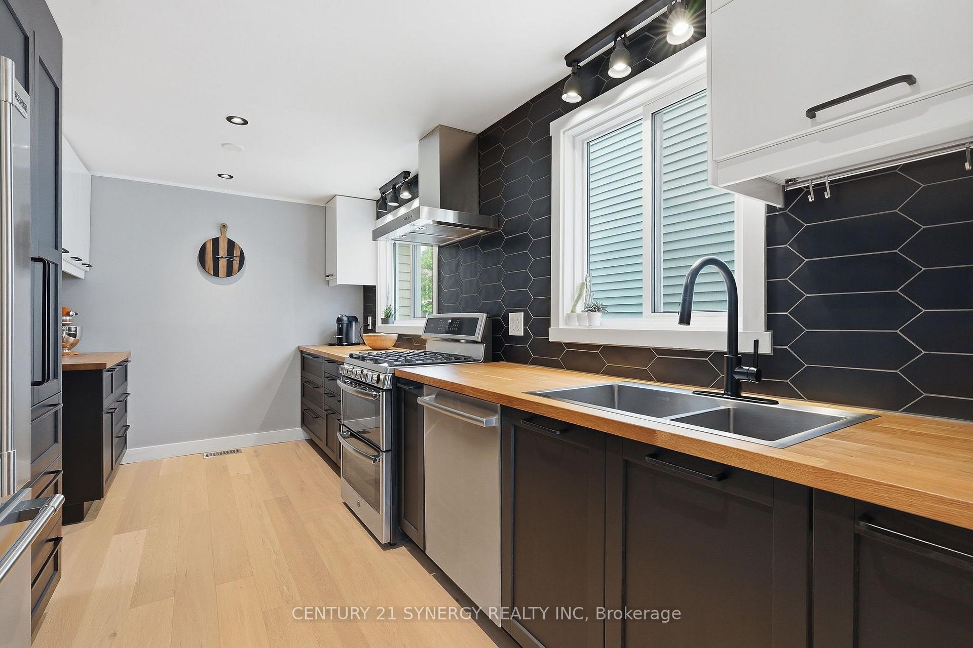 Photo 15 of 6058 Forestglen Crescent, Ottawa, Chapel Hill — HOMEH