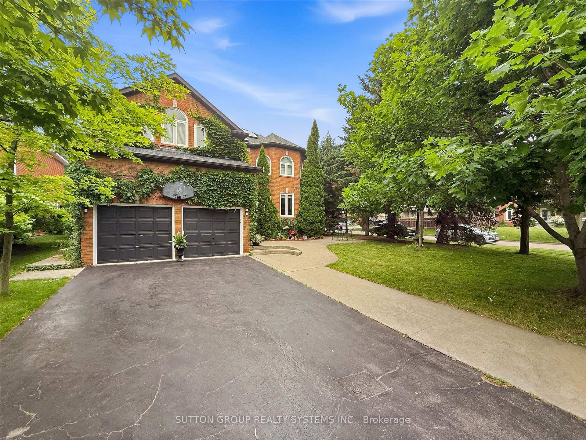 Photo 1 of 7 Arnhem Court, Hamilton, Waterdown — HOMEH
