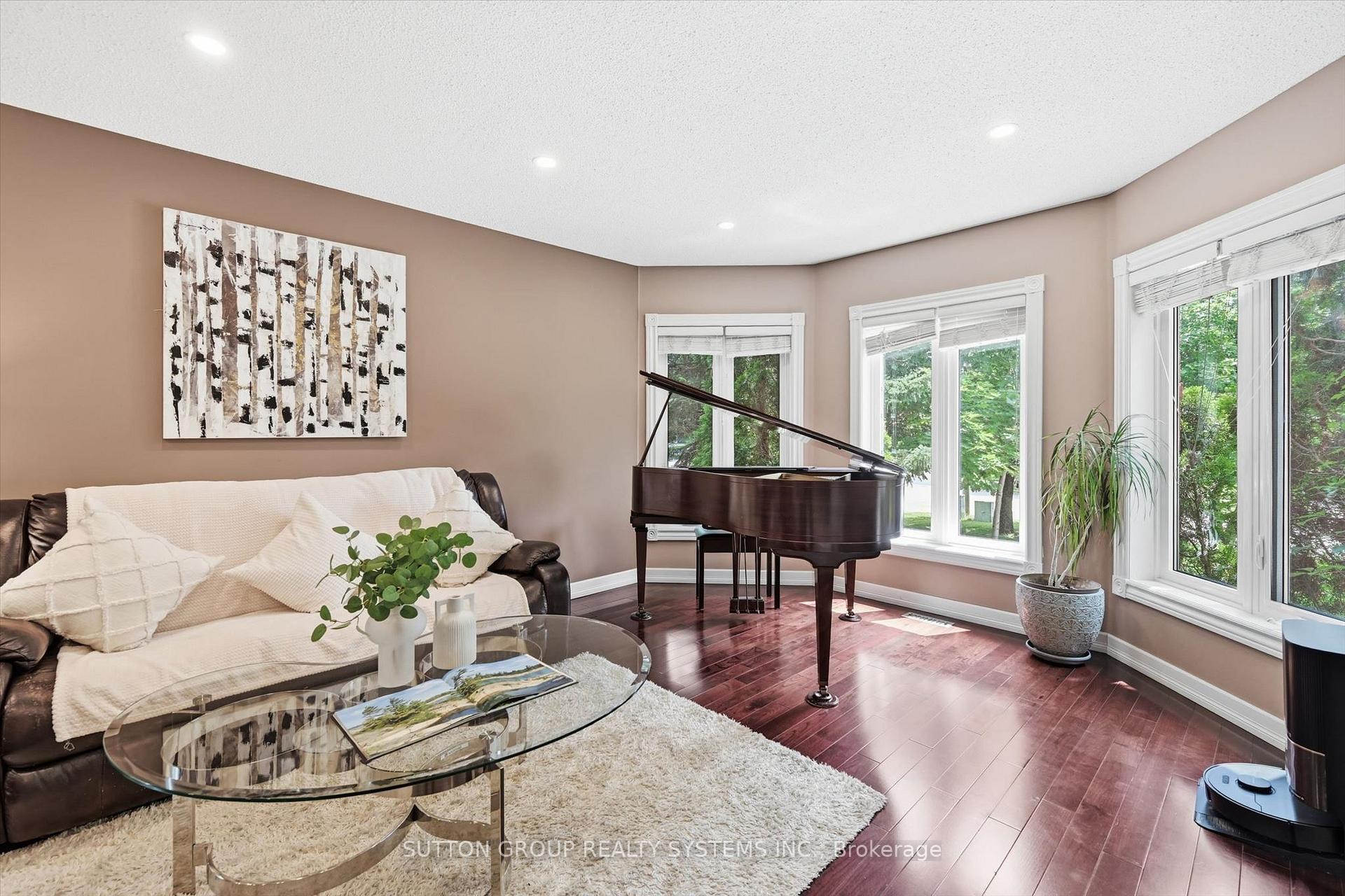 Photo 4 of 7 Arnhem Court, Hamilton, Waterdown — HOMEH
