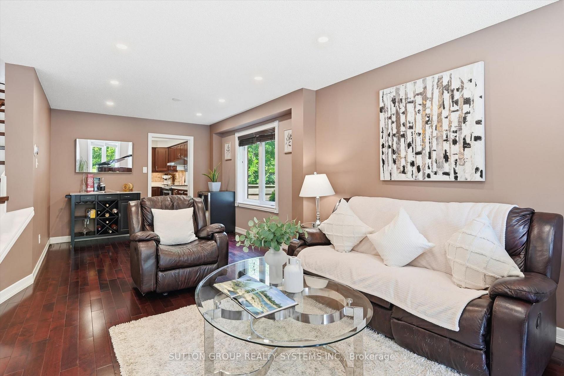 Photo 6 of 7 Arnhem Court, Hamilton, Waterdown — HOMEH
