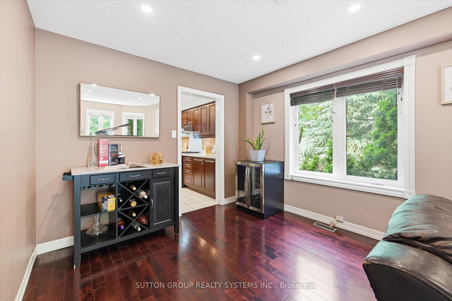 Photo 7 of 7 Arnhem Court, Hamilton, Waterdown — HOMEH