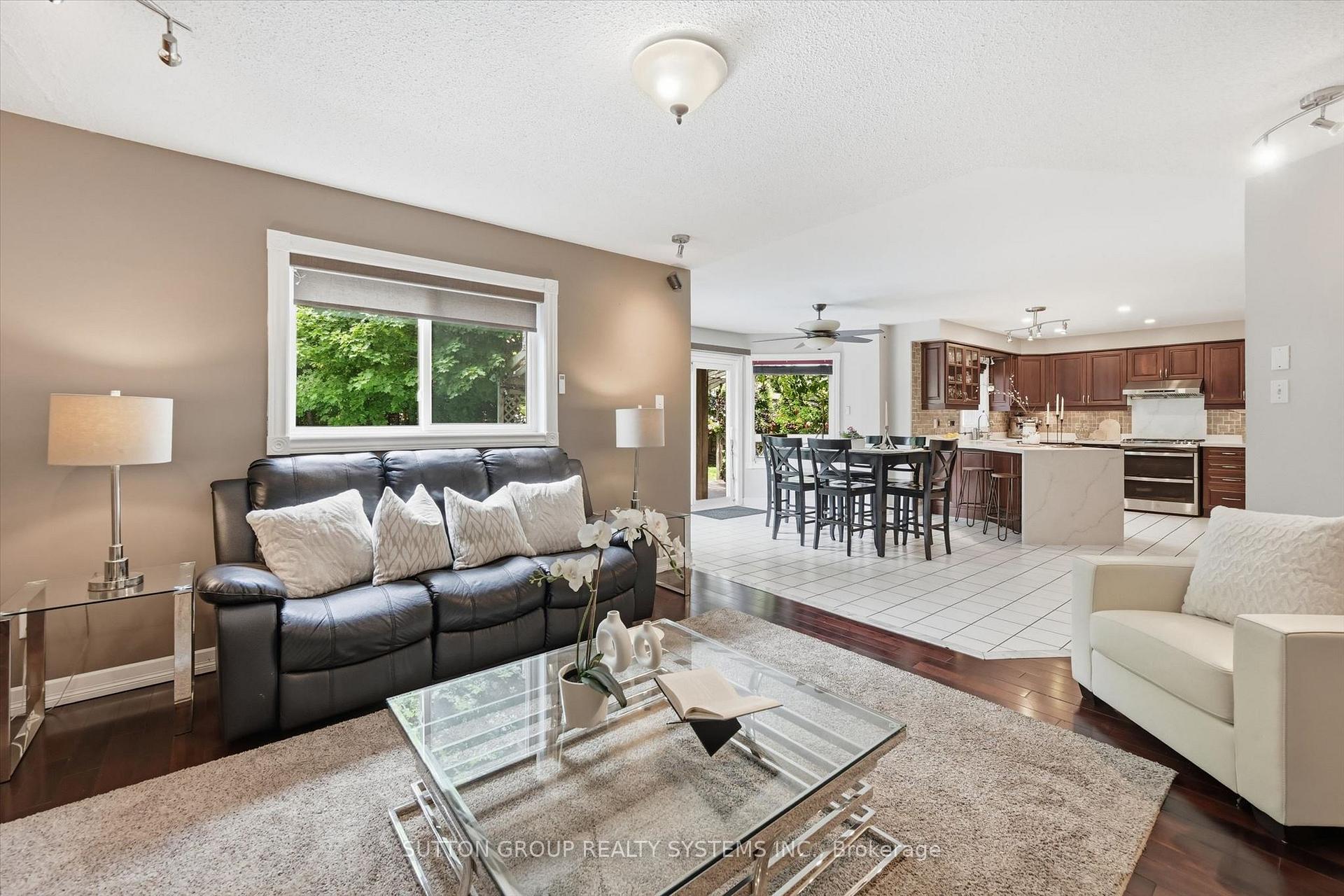 Photo 8 of 7 Arnhem Court, Hamilton, Waterdown — HOMEH