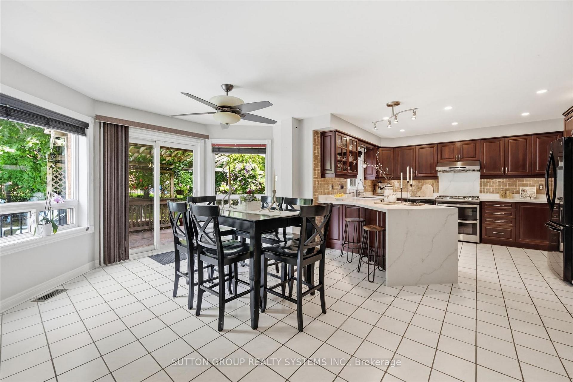 Photo 9 of 7 Arnhem Court, Hamilton, Waterdown — HOMEH