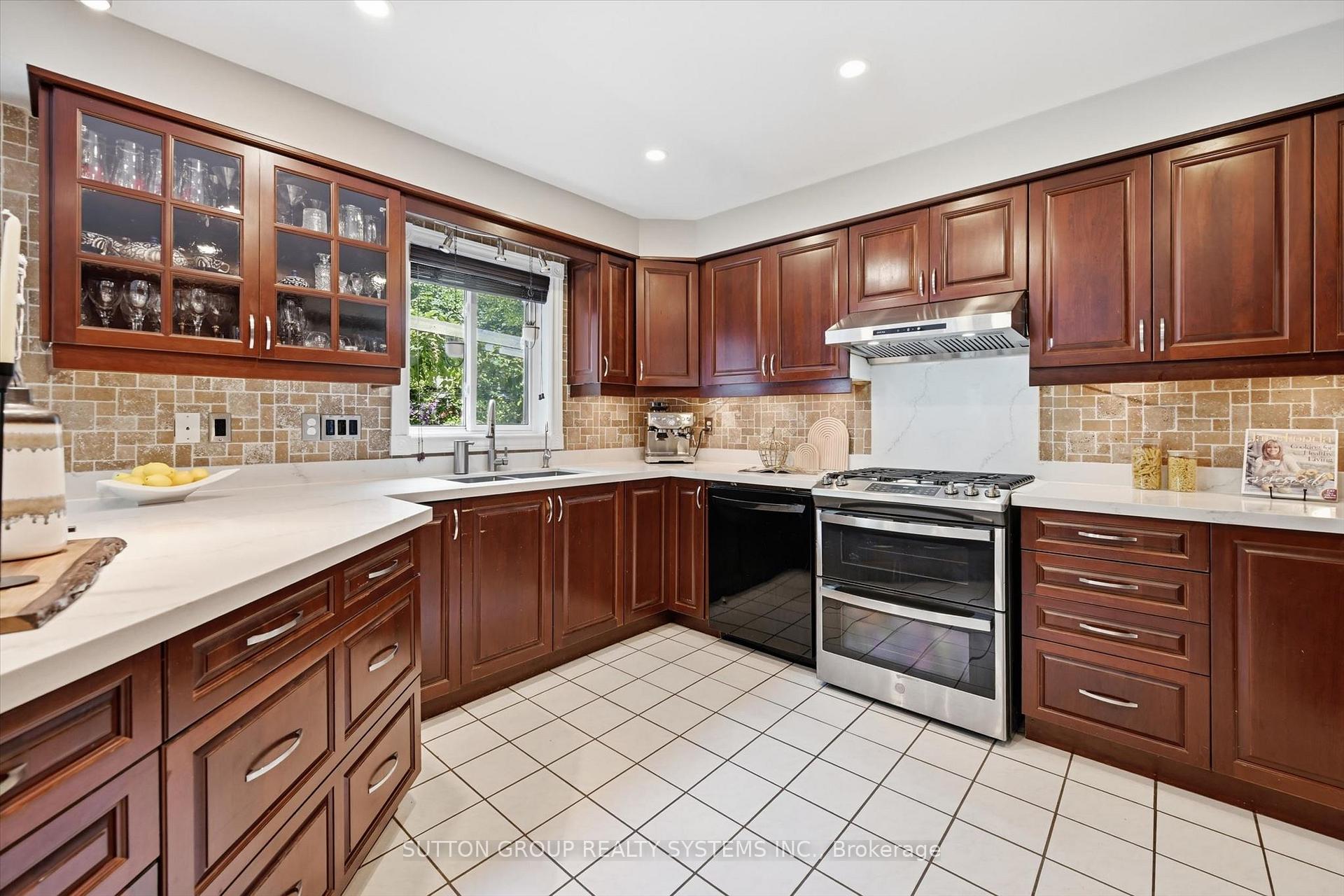 Photo 11 of 7 Arnhem Court, Hamilton, Waterdown — HOMEH