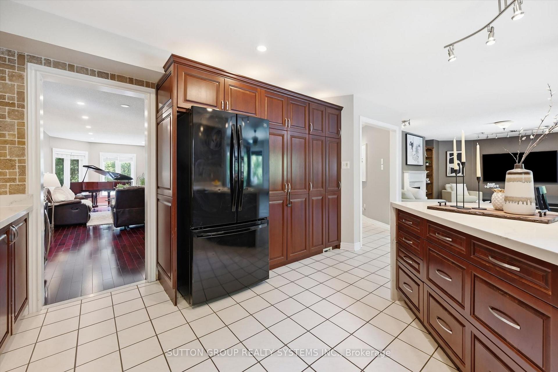 Photo 14 of 7 Arnhem Court, Hamilton, Waterdown — HOMEH