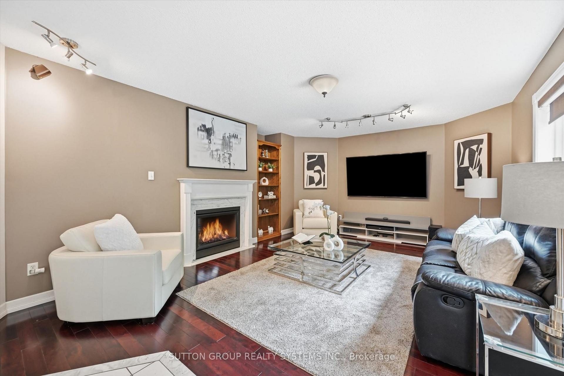 Photo 15 of 7 Arnhem Court, Hamilton, Waterdown — HOMEH