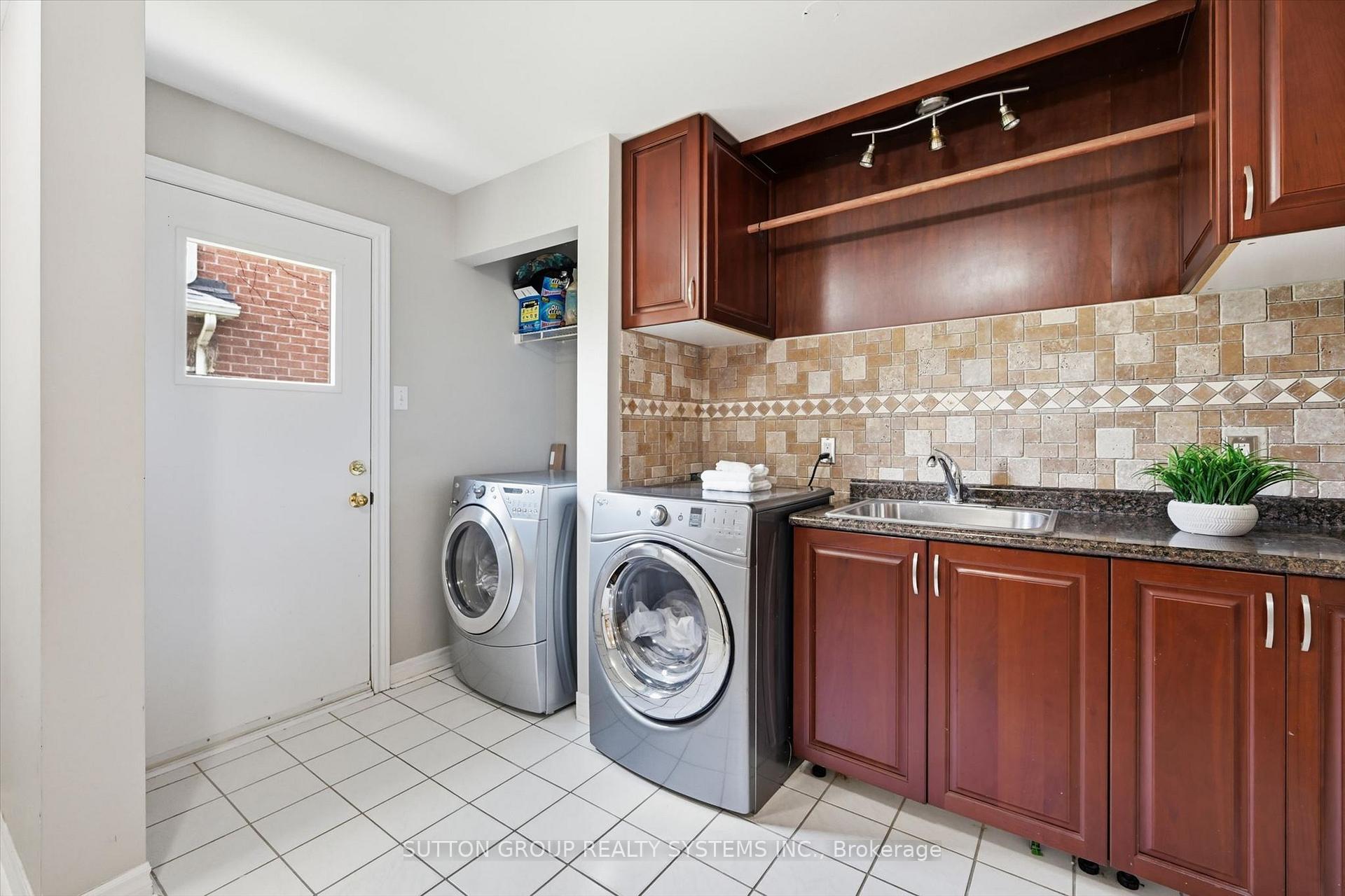 Photo 18 of 7 Arnhem Court, Hamilton, Waterdown — HOMEH