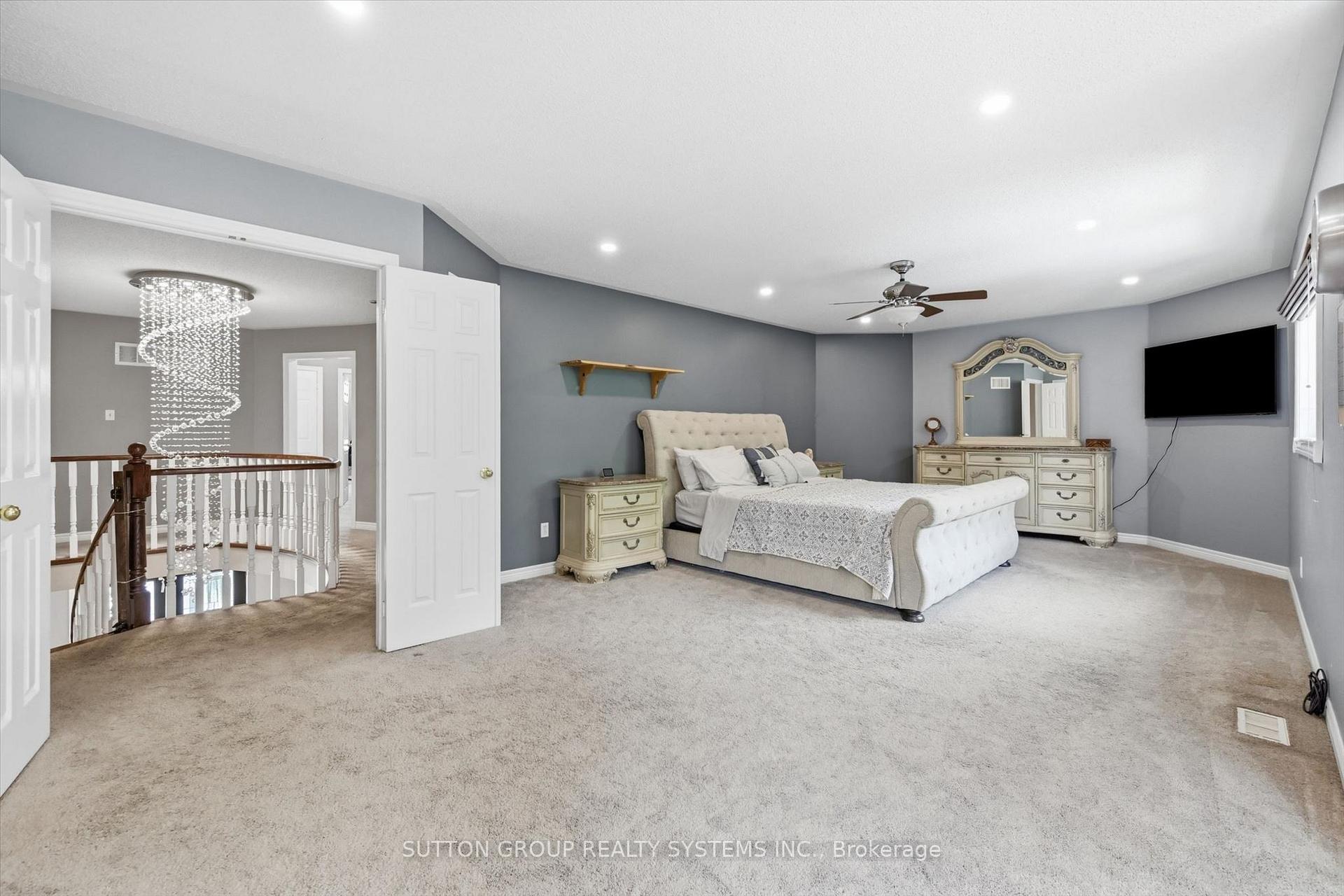 Photo 21 of 7 Arnhem Court, Hamilton, Waterdown — HOMEH