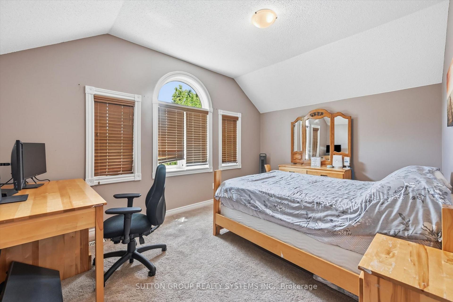 Photo 28 of 7 Arnhem Court, Hamilton, Waterdown — HOMEH