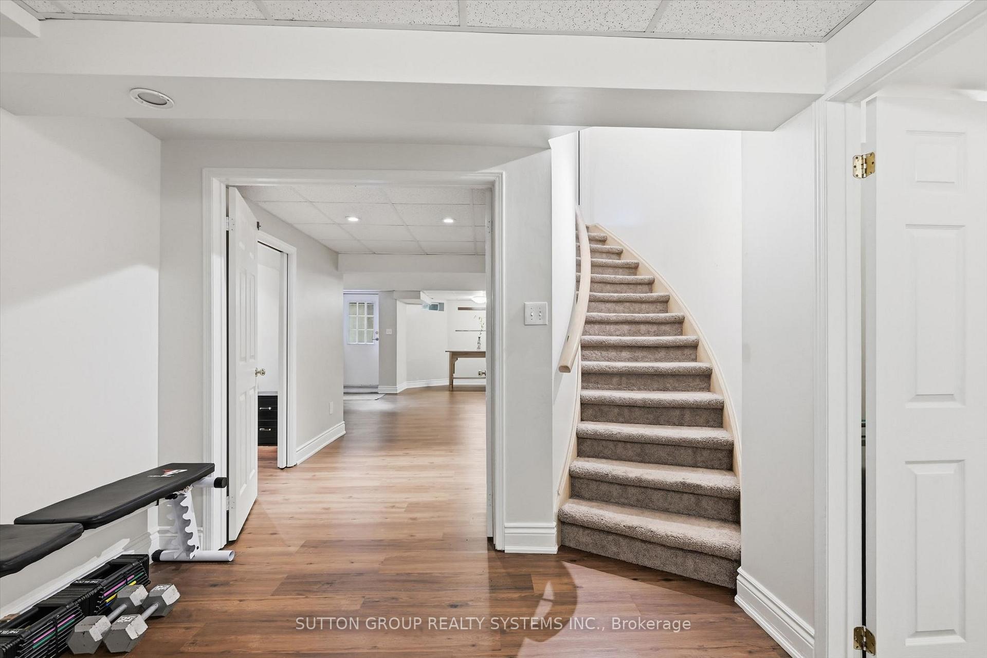 Photo 32 of 7 Arnhem Court, Hamilton, Waterdown — HOMEH