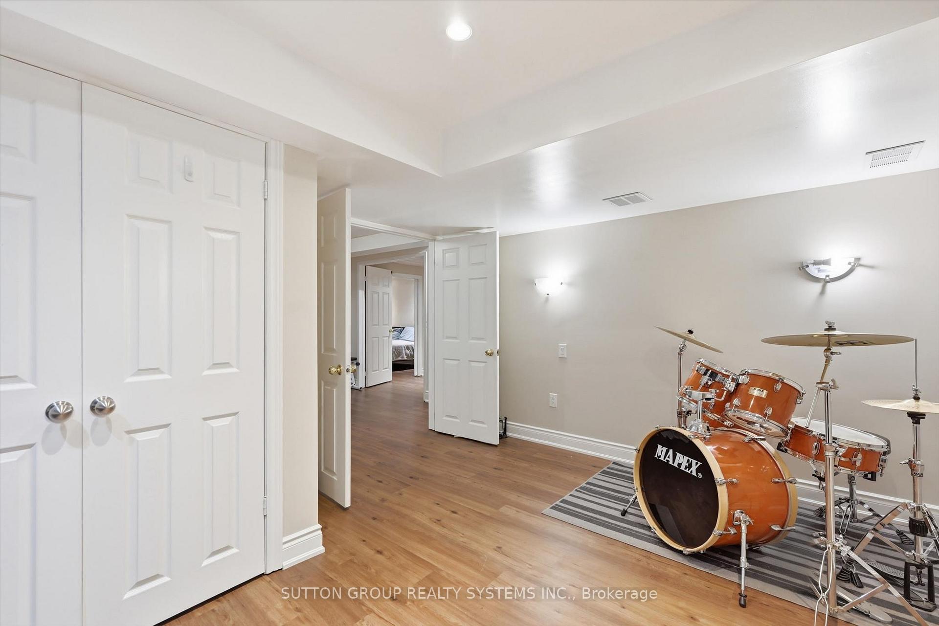 Photo 37 of 7 Arnhem Court, Hamilton, Waterdown — HOMEH