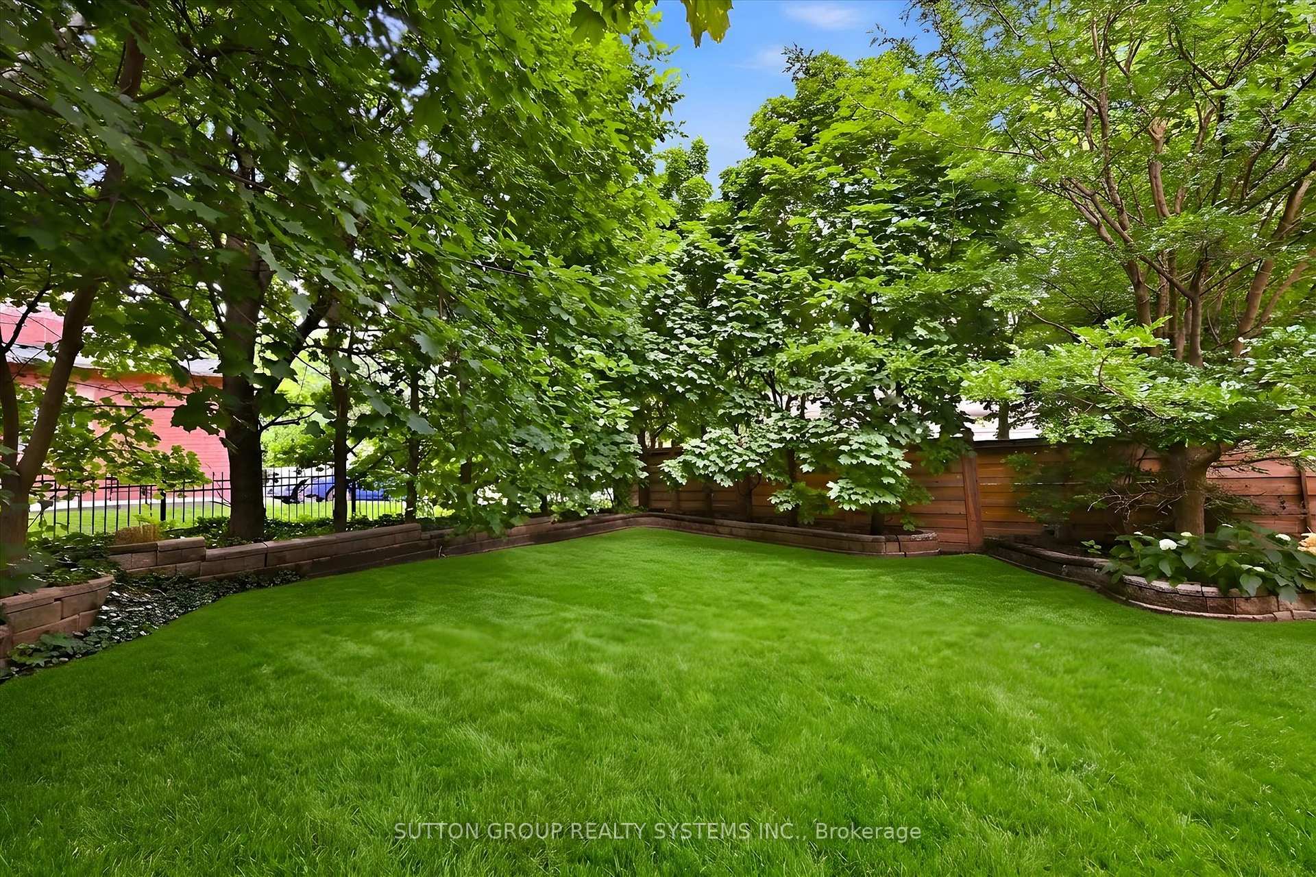 Photo 46 of 7 Arnhem Court, Hamilton, Waterdown — HOMEH