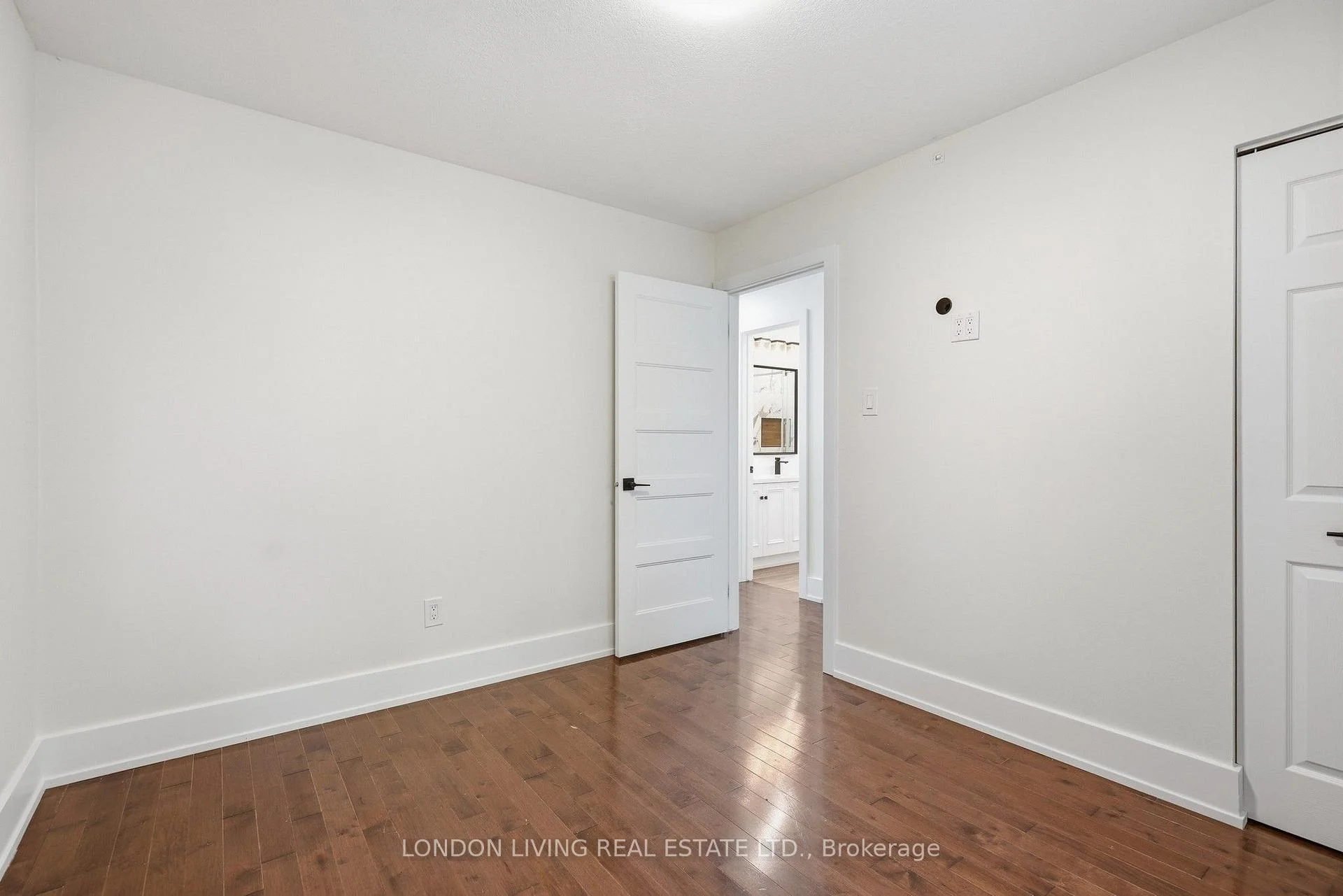 Photo 48 of 54 Nicholas Crescent, London, South X — HOMEH