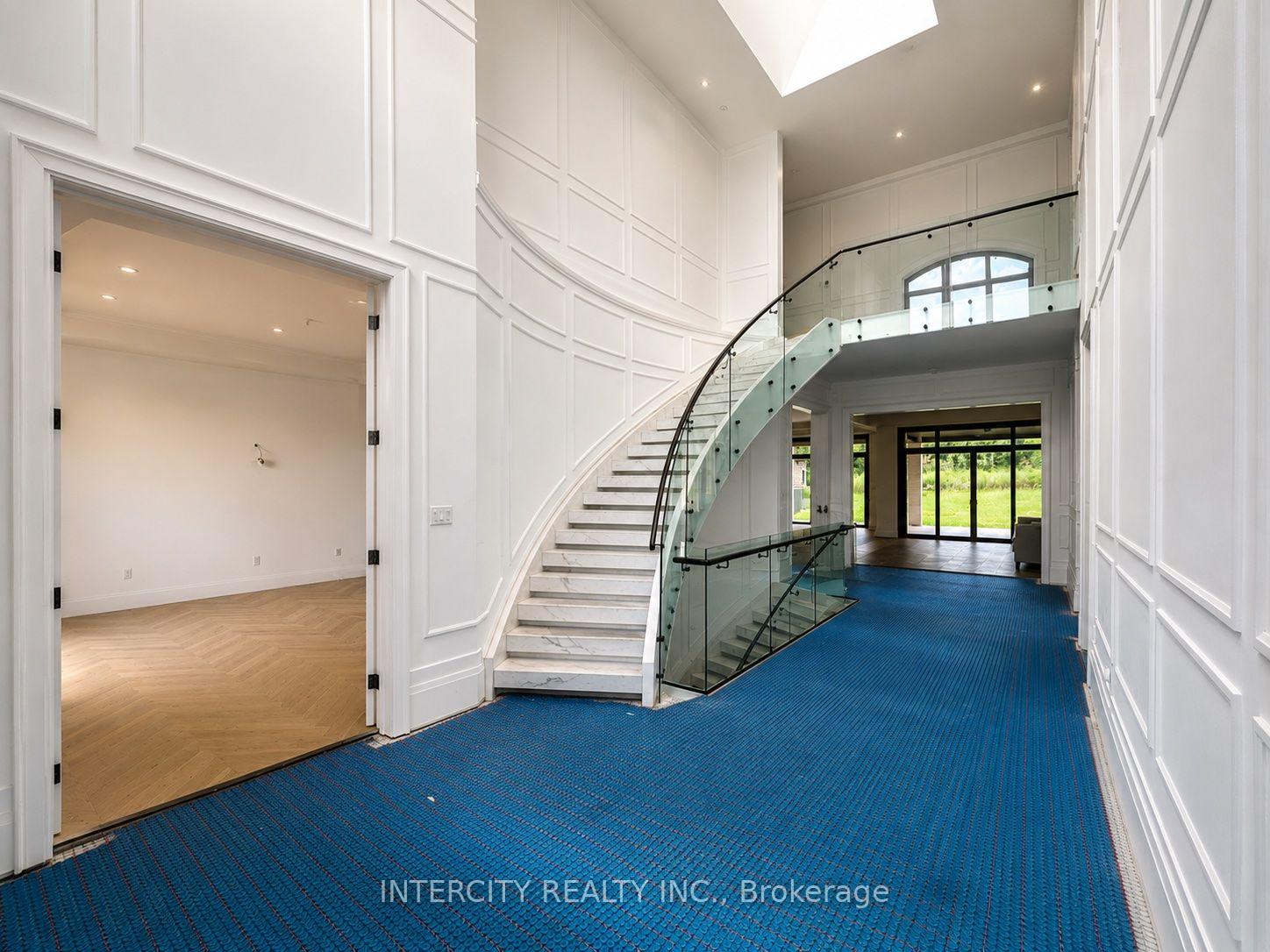 Photo 3 of 16 Creedmore Court, Vaughan, Kleinburg — HOMEH